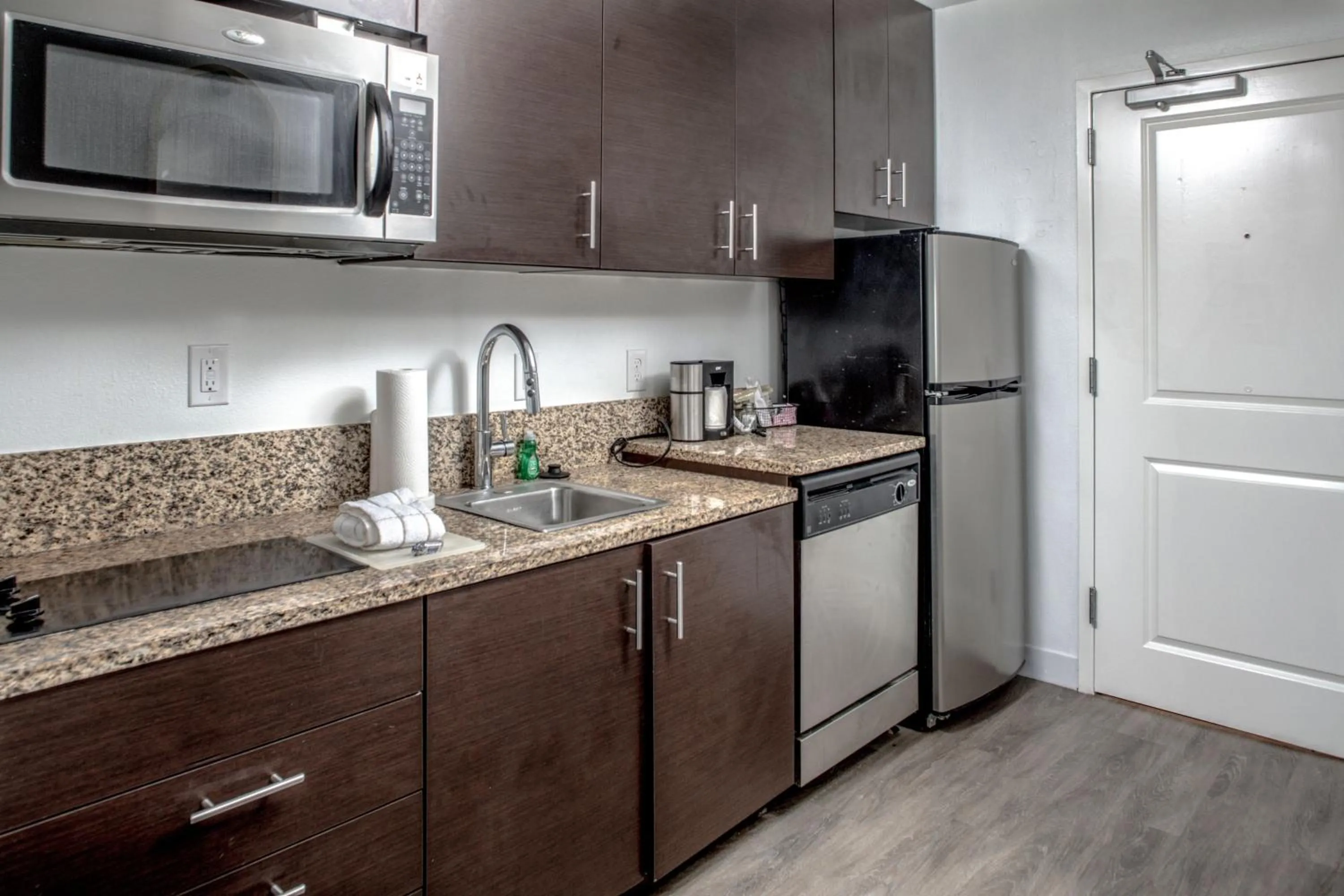 Kitchen or kitchenette in TownePlace Suites by Marriott Savannah Airport