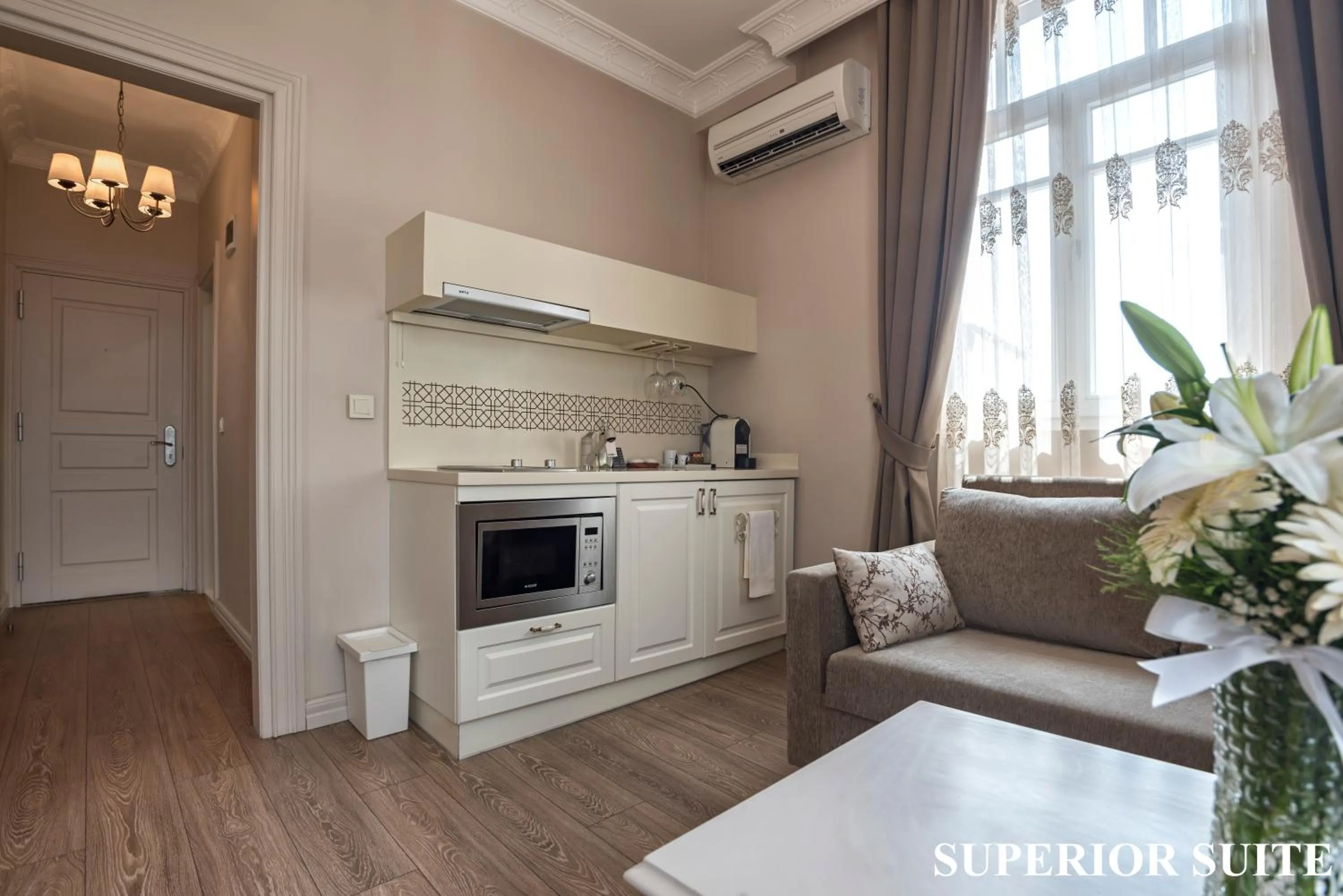 Kitchen or kitchenette in Louis Appartements Galata