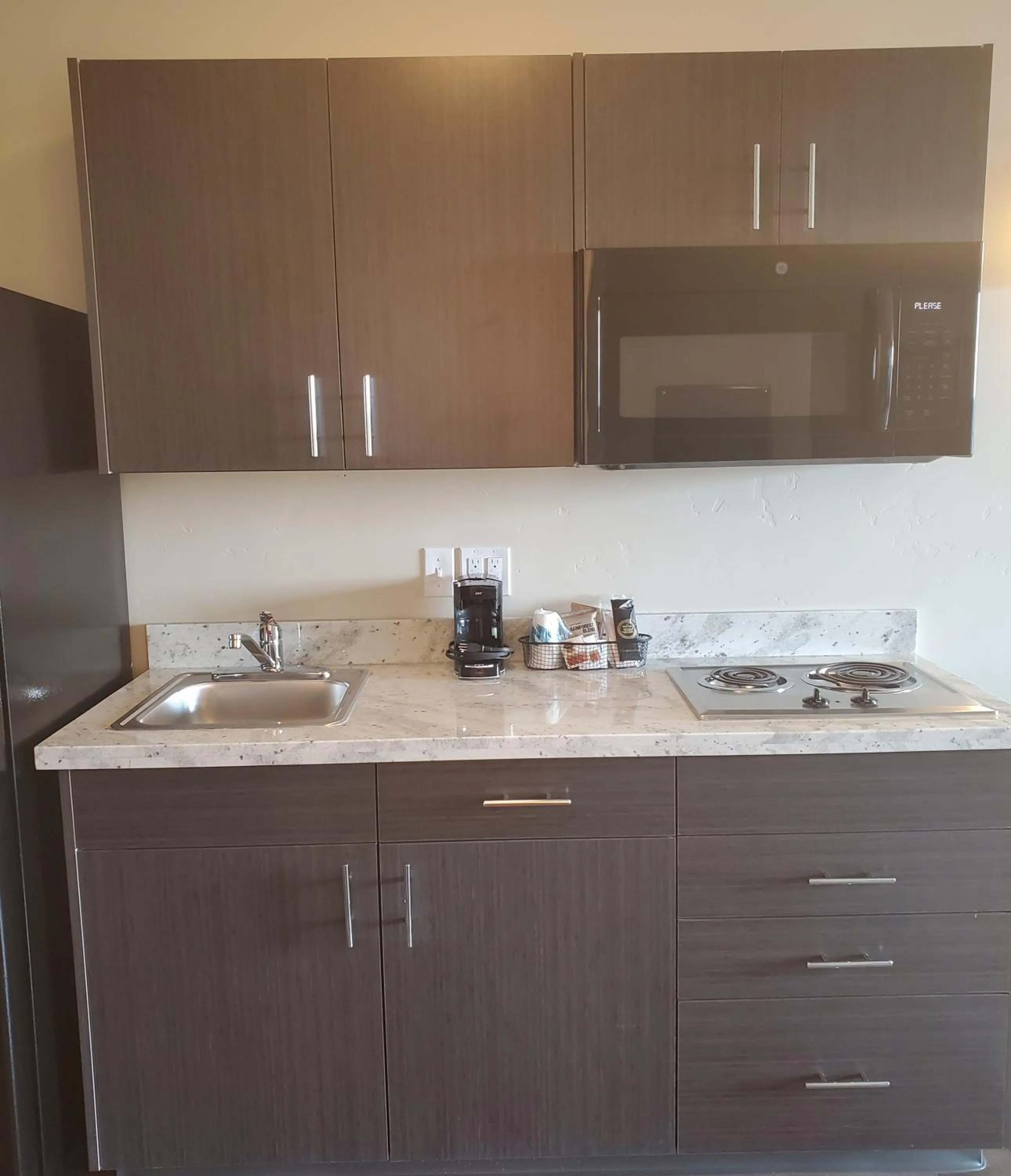 Kitchen or kitchenette in Simple Suites Boise Airport