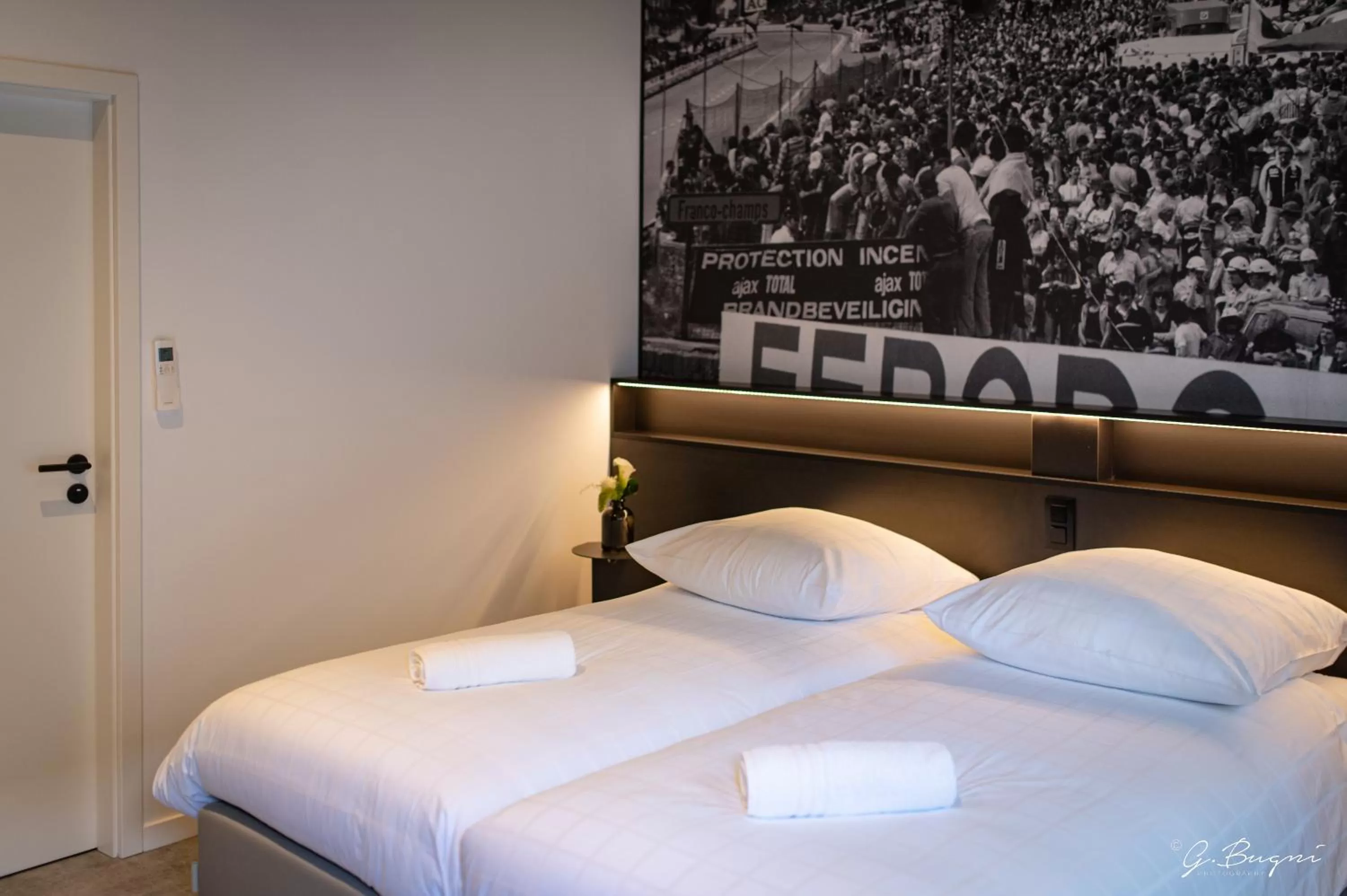 Bed in Boutique Hôtel, La Cour de la Reine, Rooftop & Bistronomique Restaurant