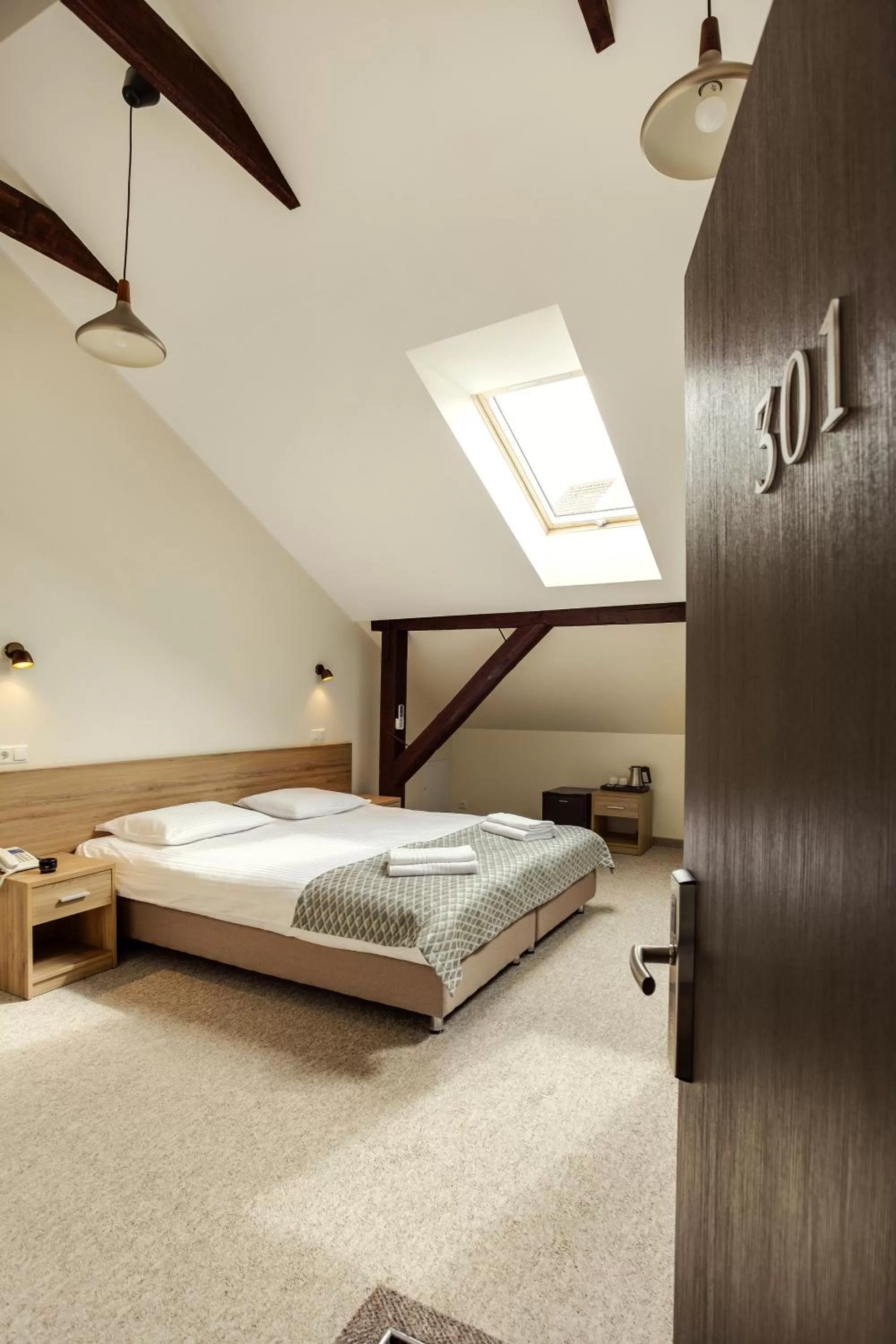 Photo of the whole room, Bed in Old Town Trio