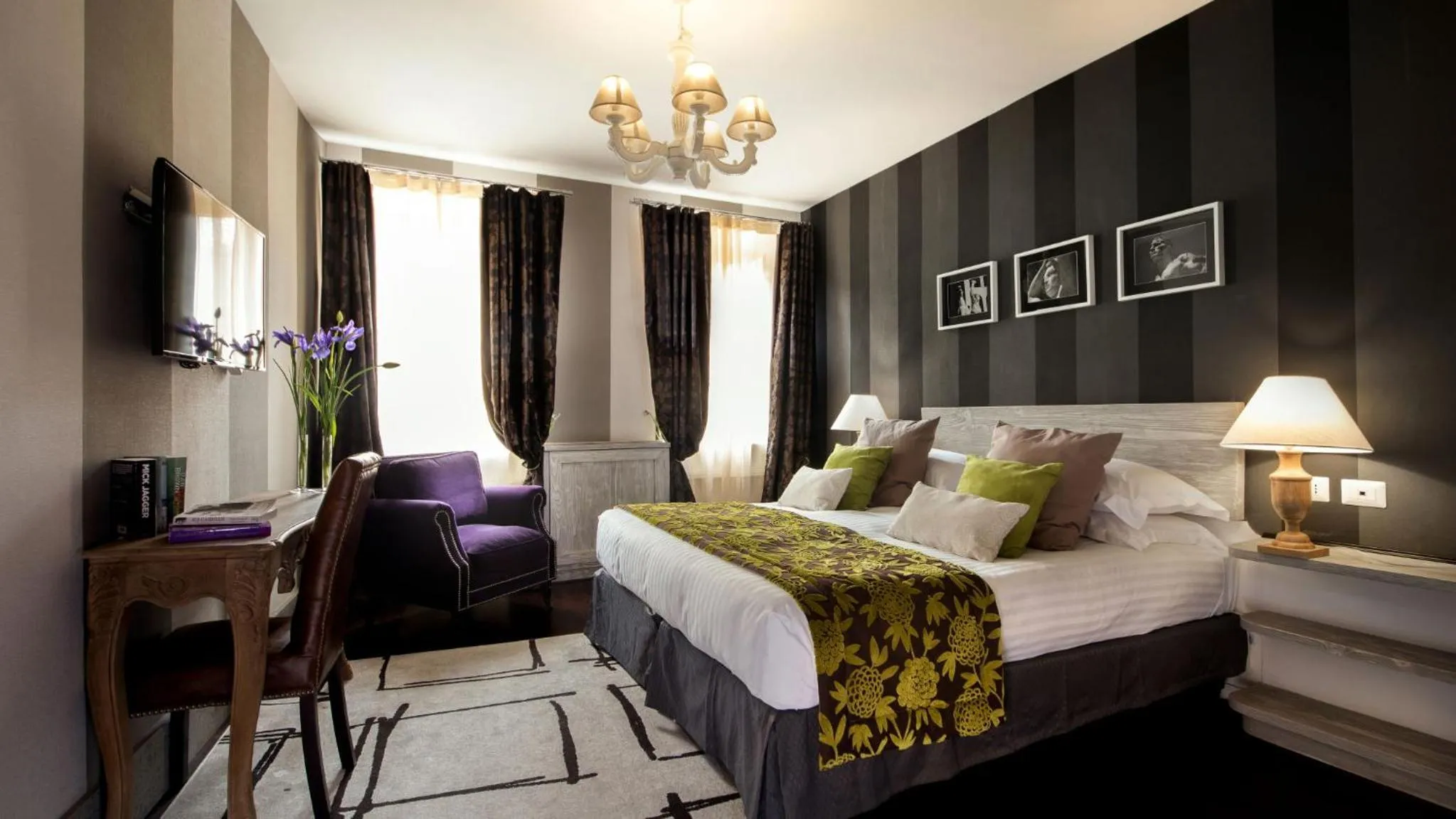 Bed in The Inn at the Roman Forum Luxury Collection - The Inn At The Roman Forum