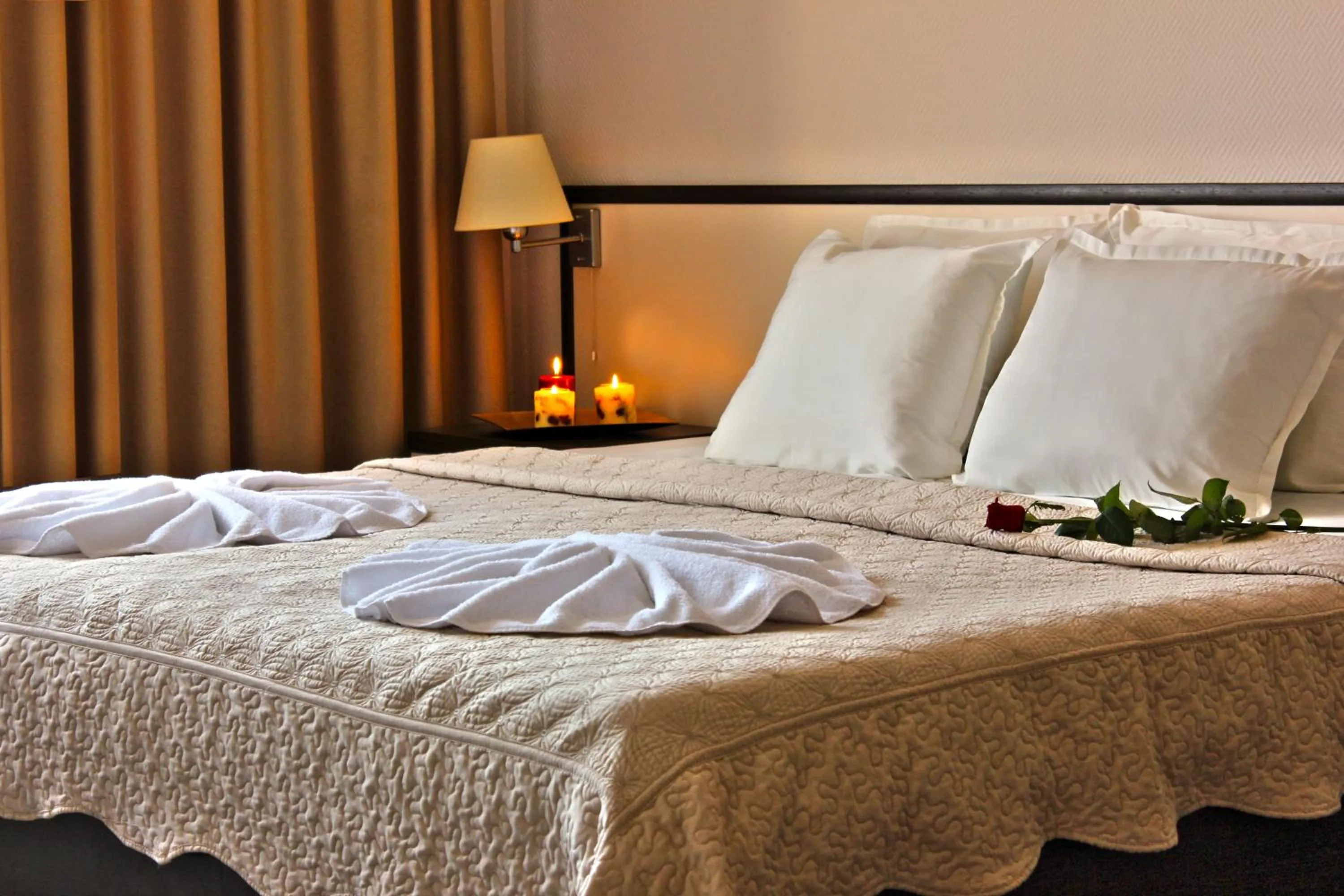 Photo of the whole room, Bed in Kendros Hotel