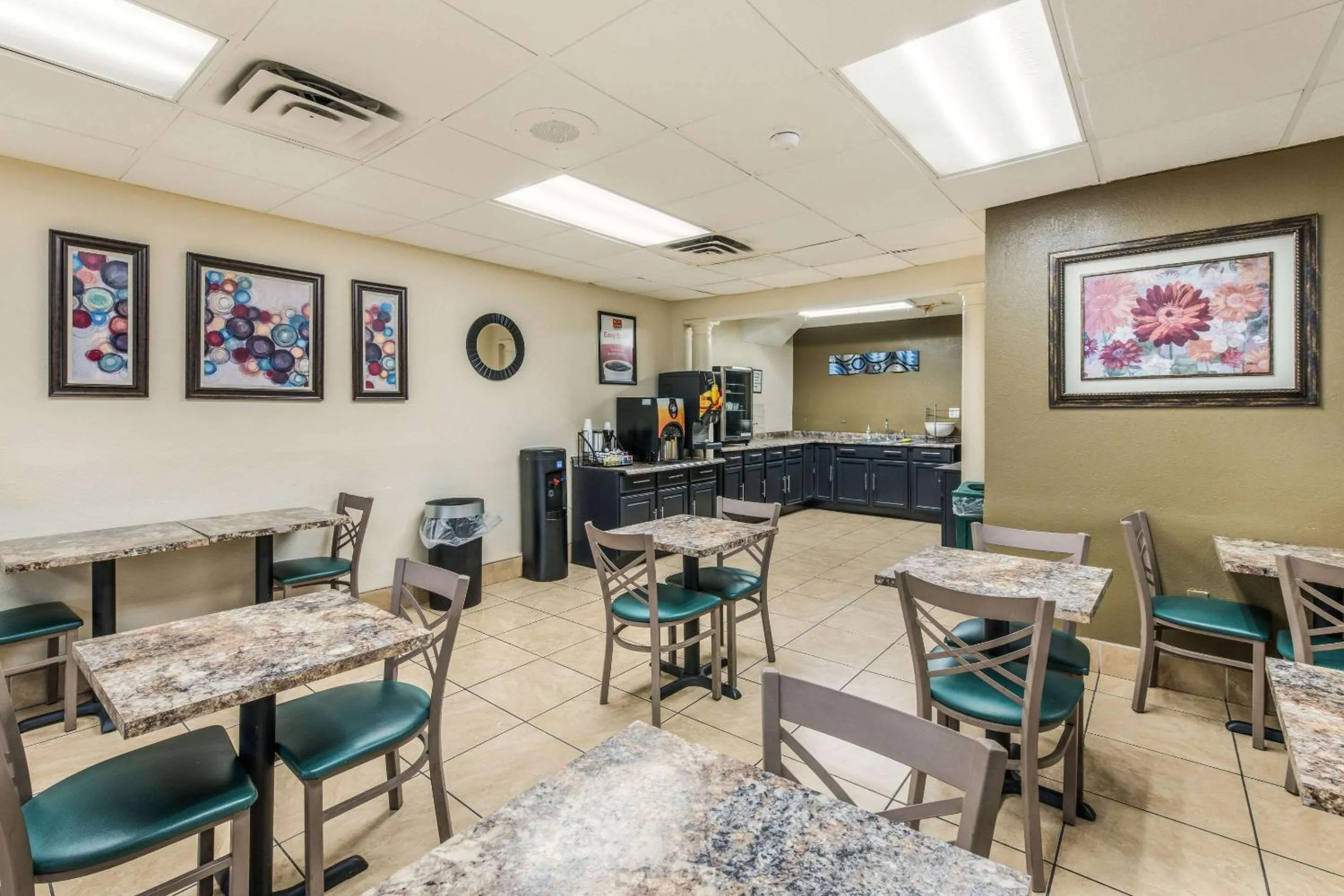 Restaurant/places to eat in Econo Lodge Salisbury South
