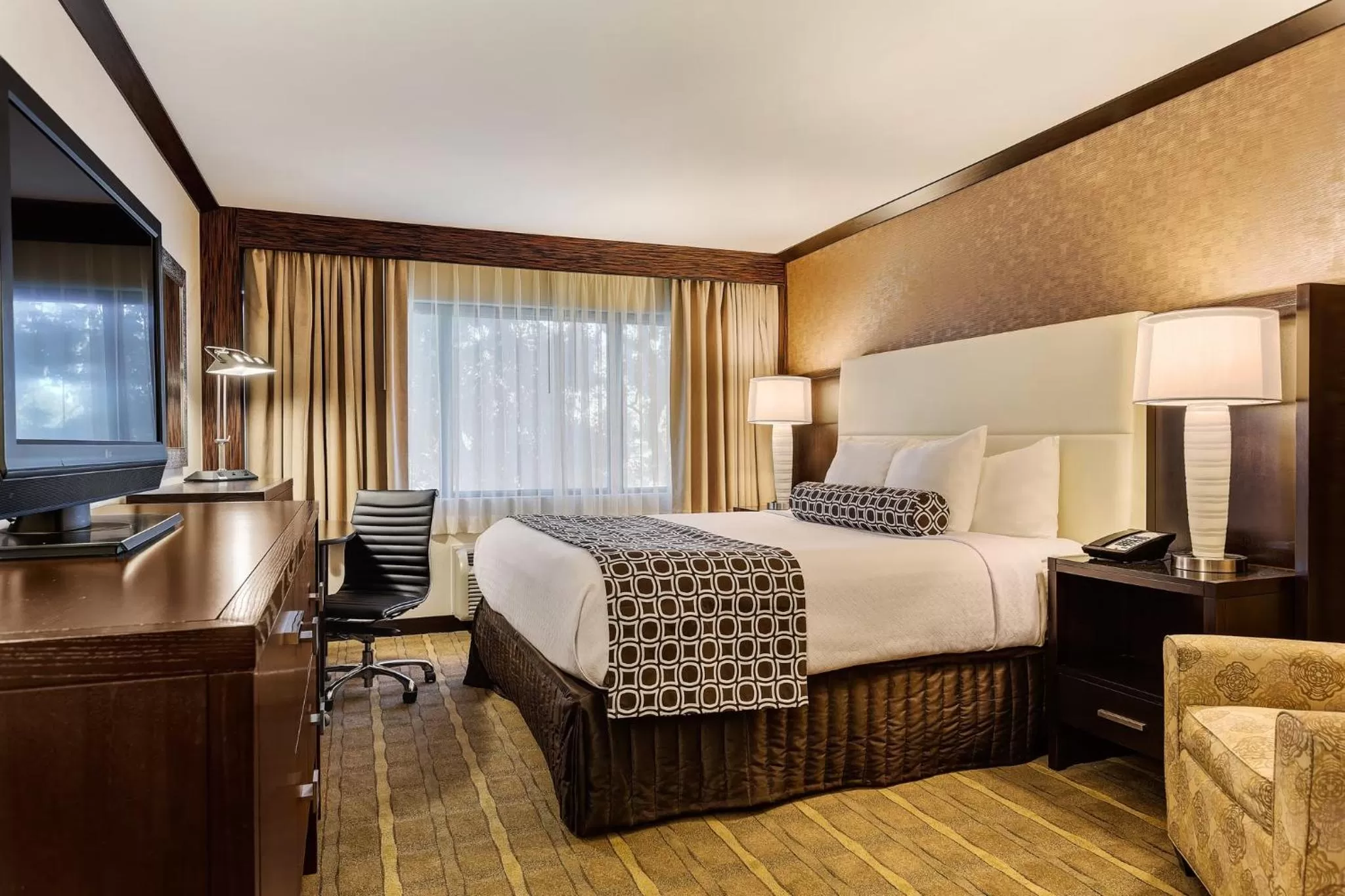 Bedroom, Bed in Crowne Plaza Hotel Foster City-San Mateo by IHG