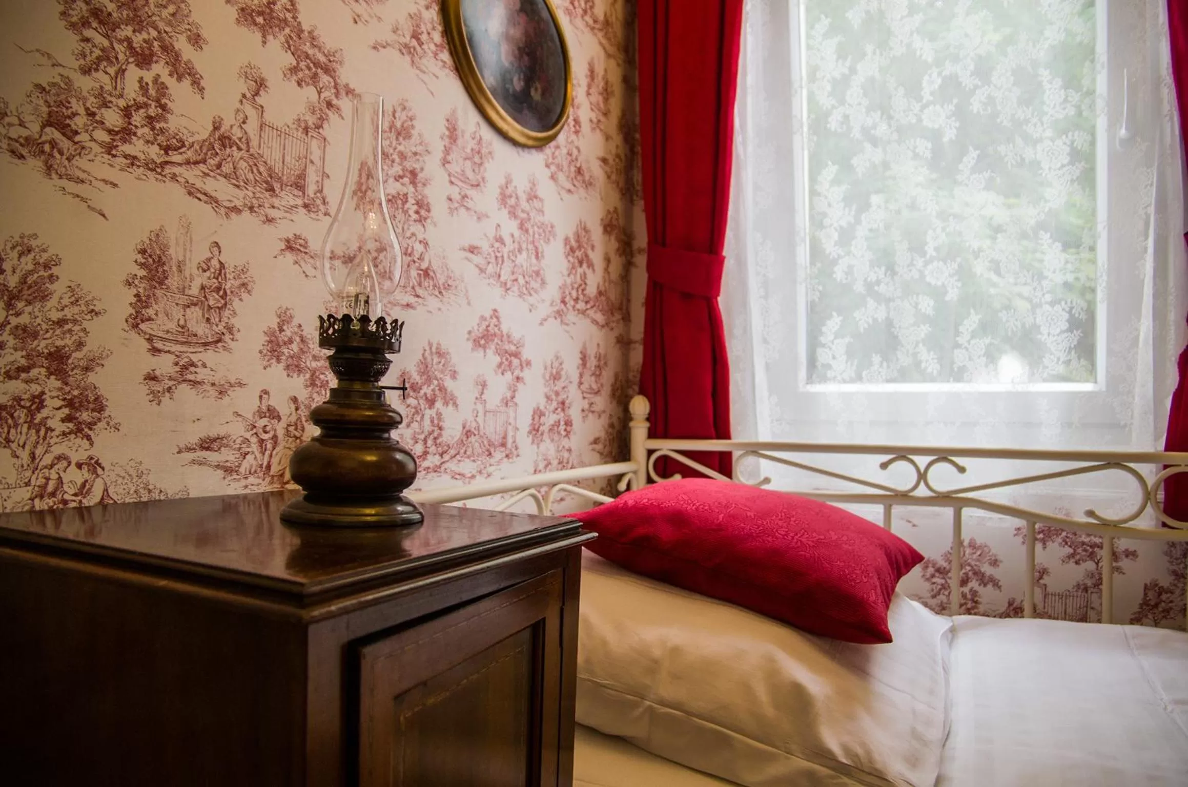 Bed in Hotel Victoria