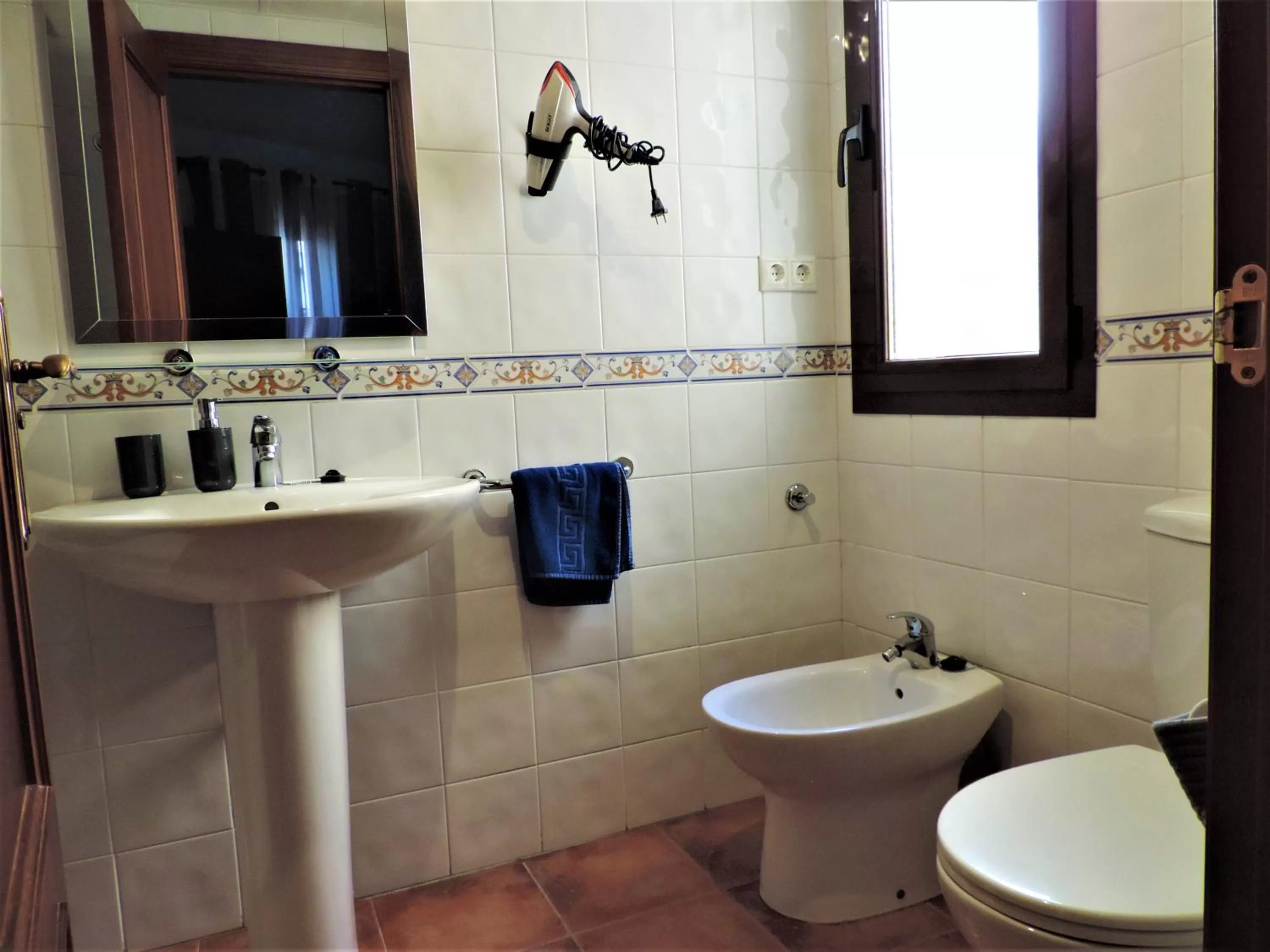 Shower in APARTAMENTOS CASERIA DE COMARES