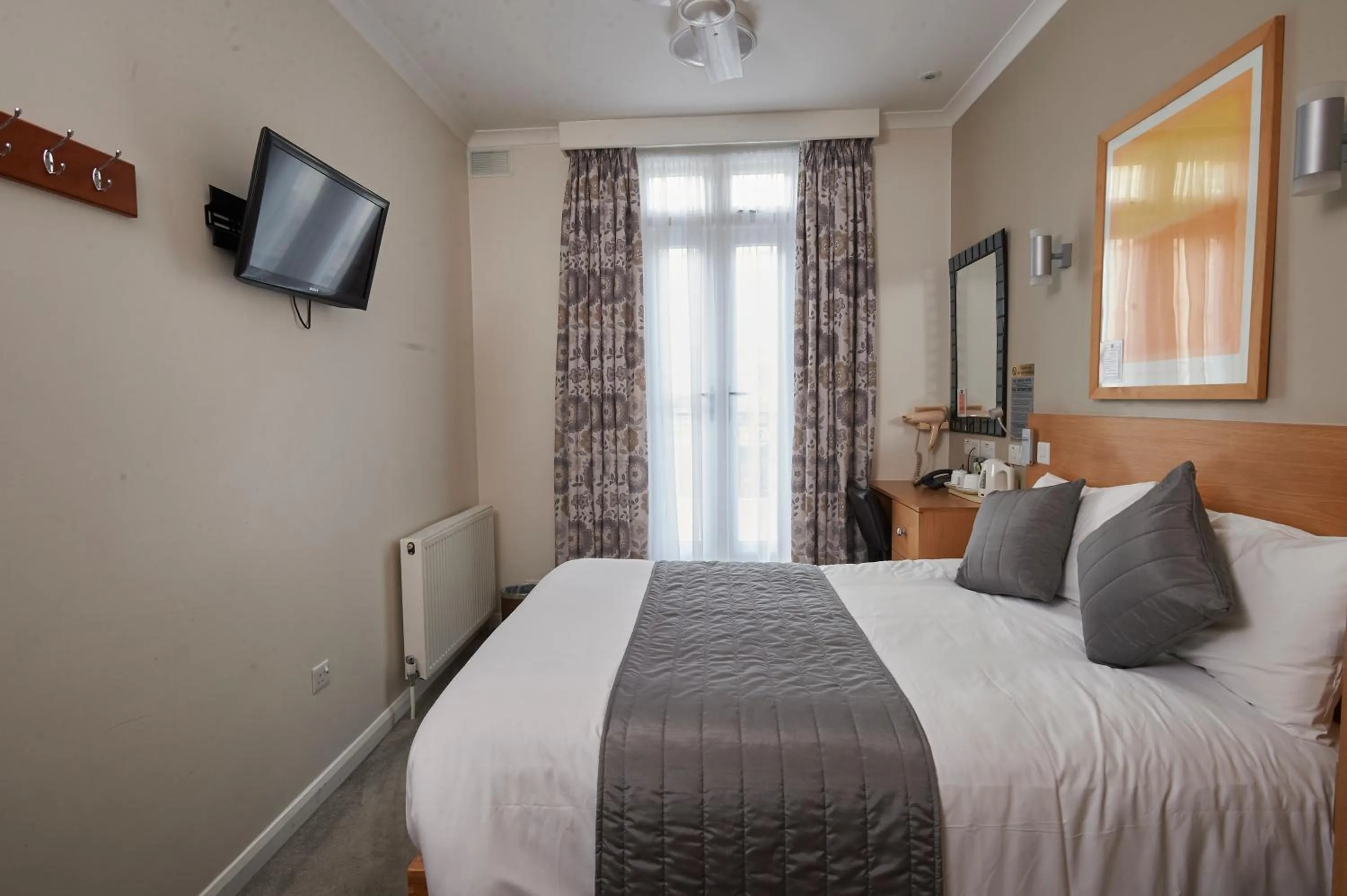 Bed in Luna And Simone Hotel