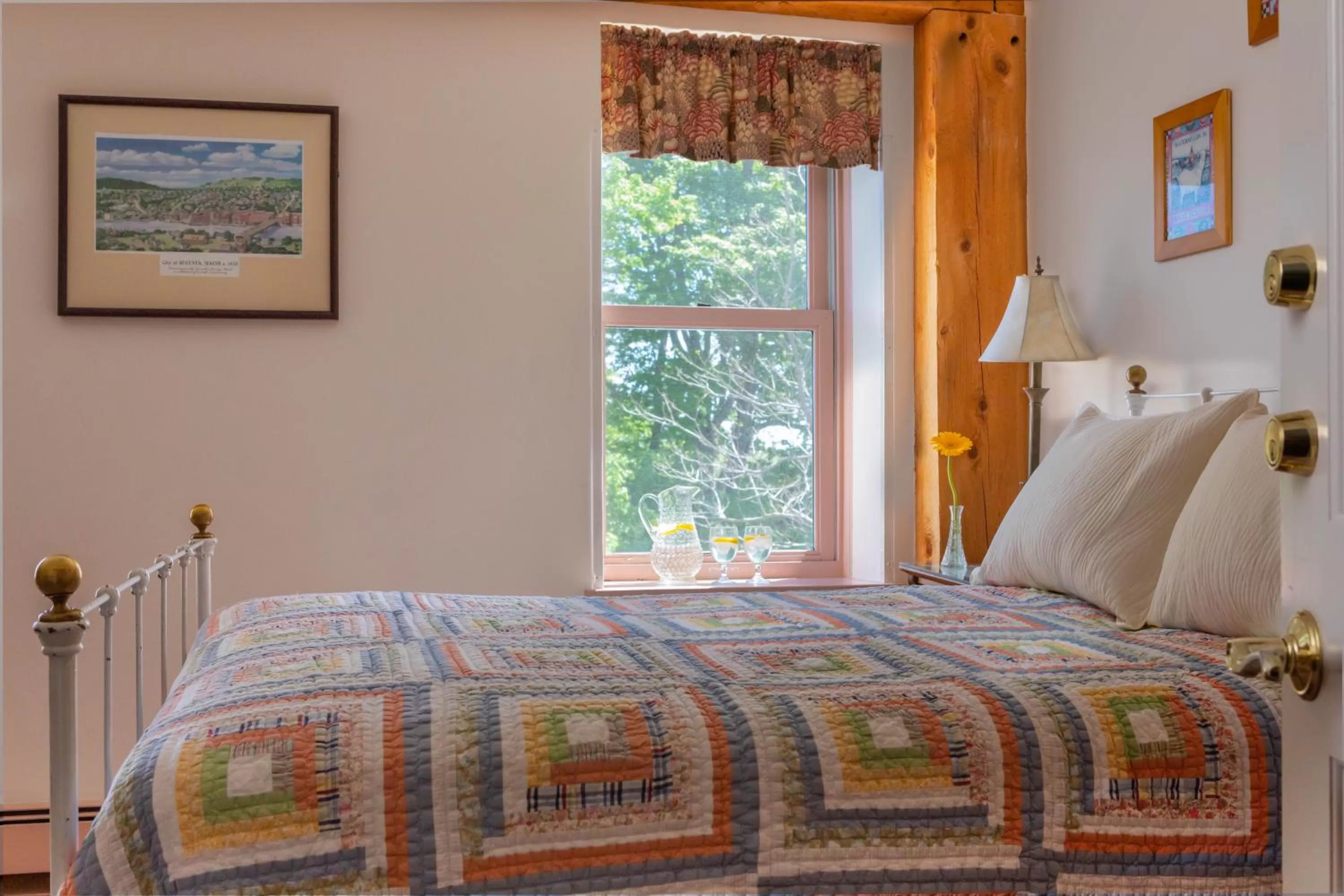 Bed in Maple Hill Farm Inn