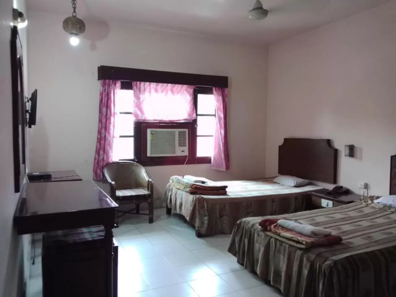 Bed in Hotel Indsurya