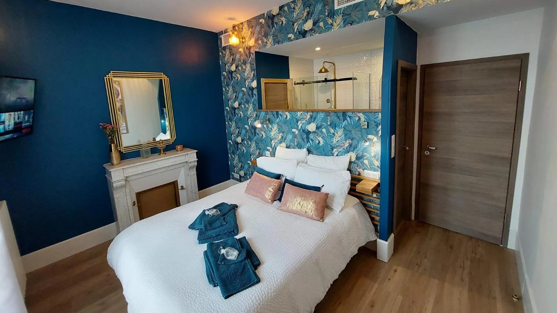 Bedroom, Bed in La Belle Epoque & Spa - Maison d'hôtes