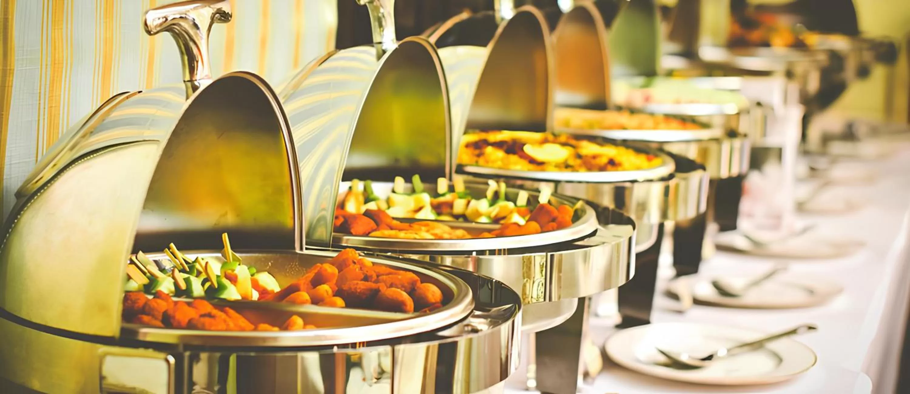 Restaurant/places to eat in Golden Ship Hotel