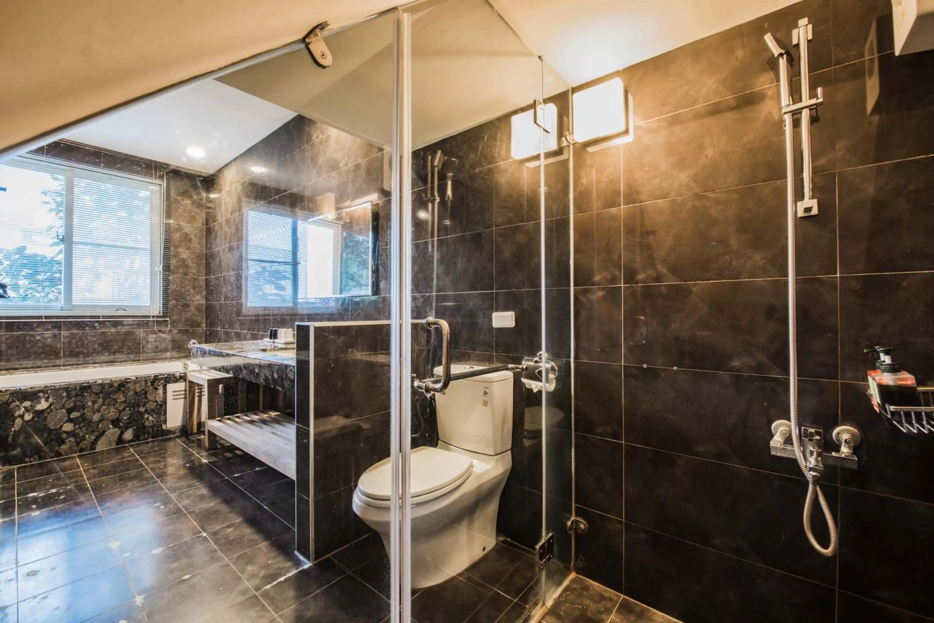 Bathroom in Pisces06