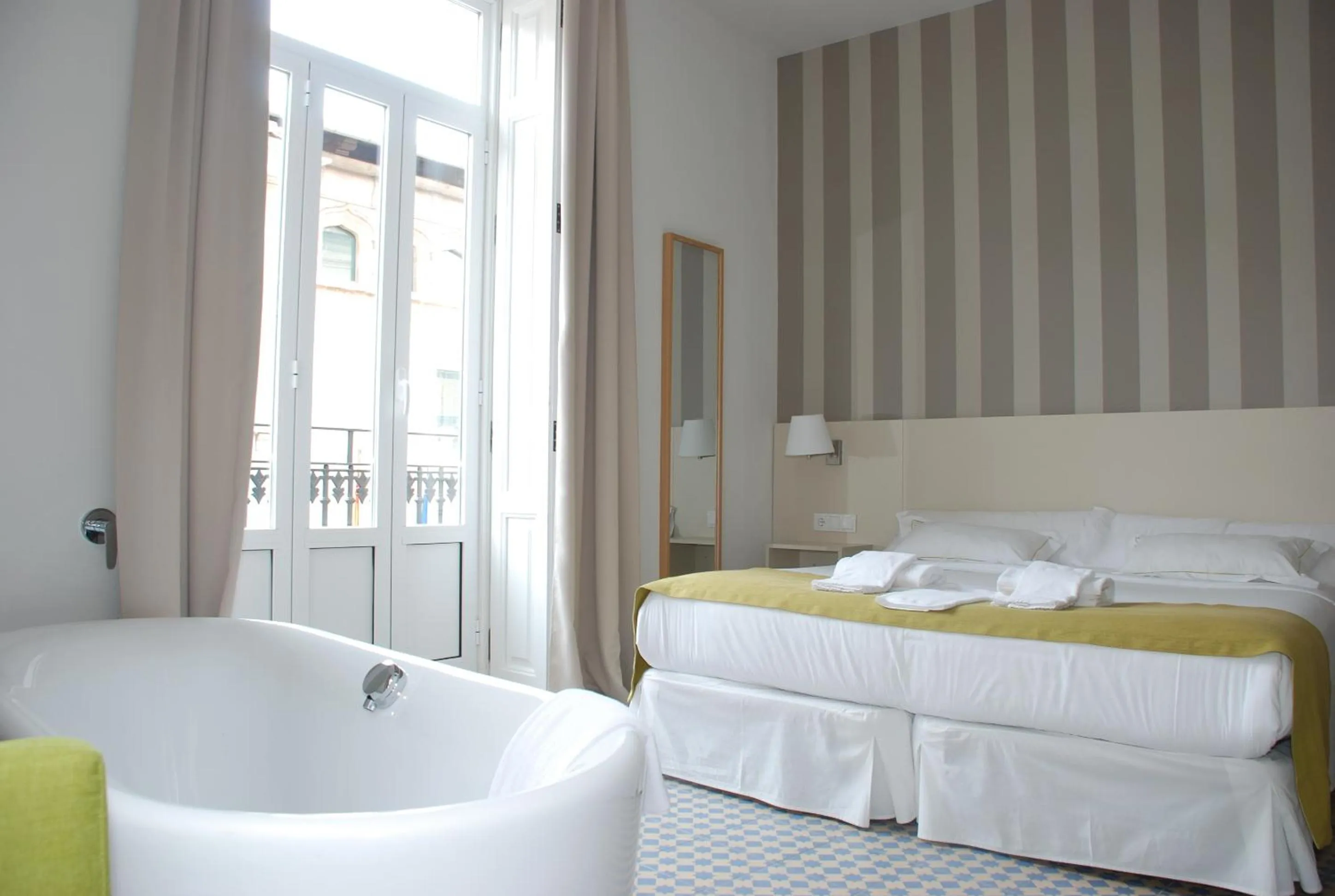 Photo of the whole room, Bed in Hotel San Lorenzo Boutique Plaza