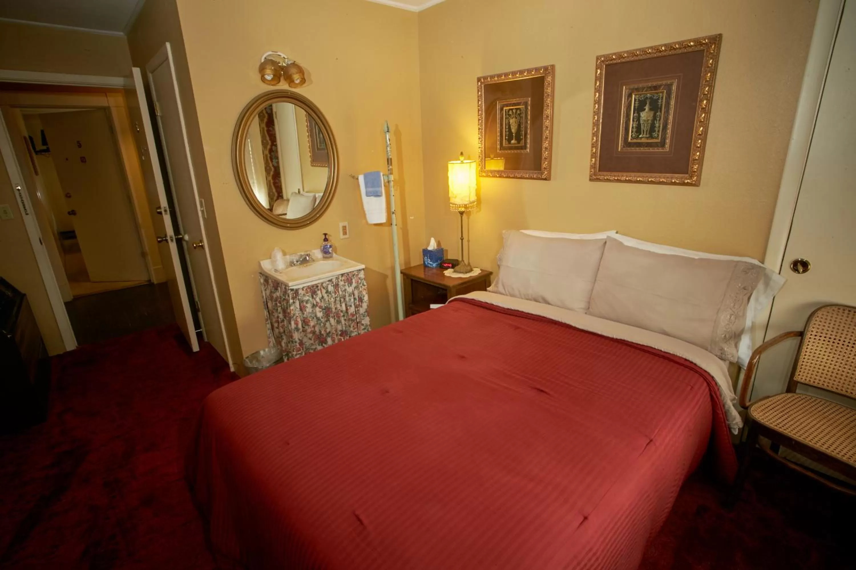 Bed in The Courtland Hotel & Spa
