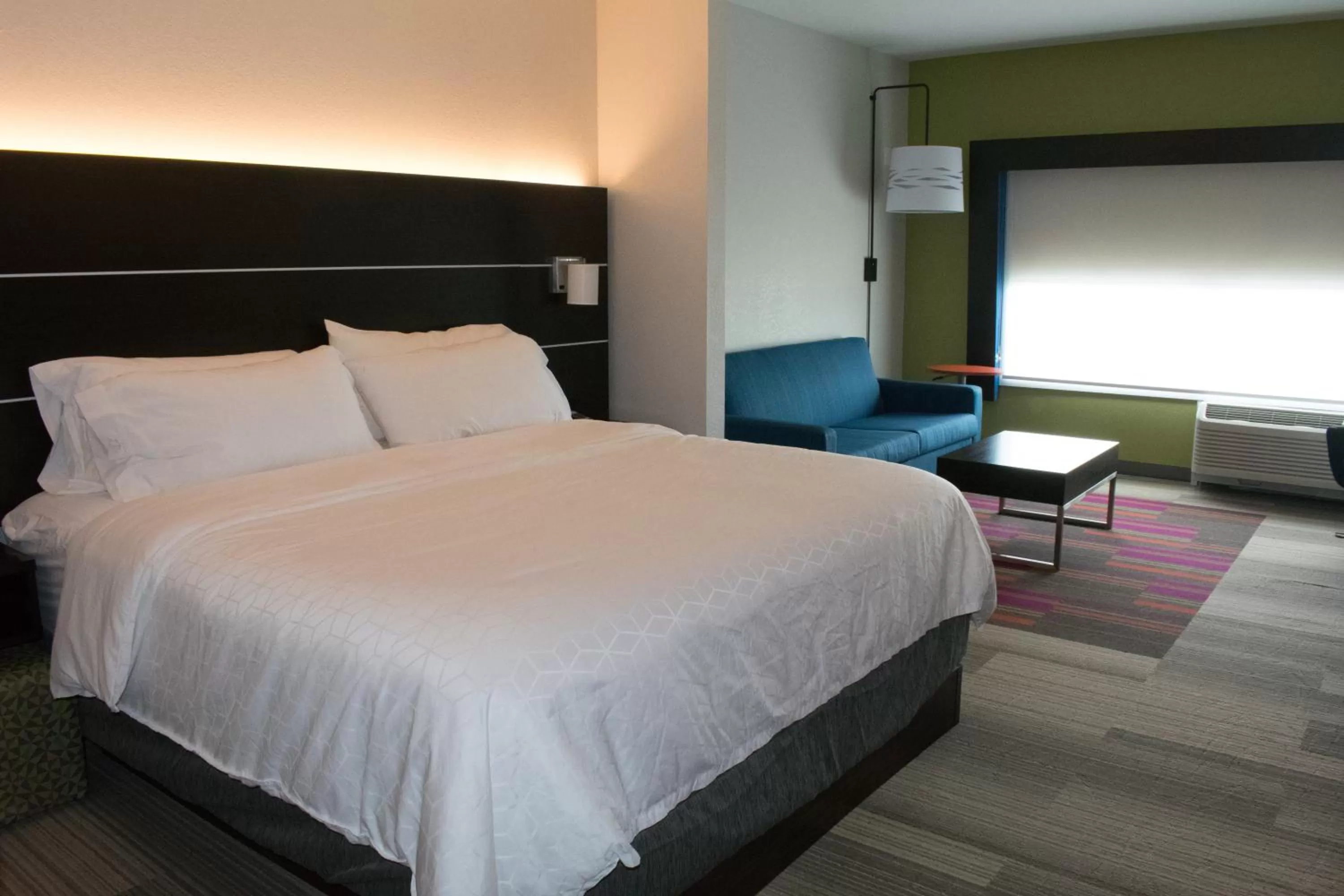 Photo of the whole room, Bed in Holiday Inn Express & Suites West Memphis by IHG