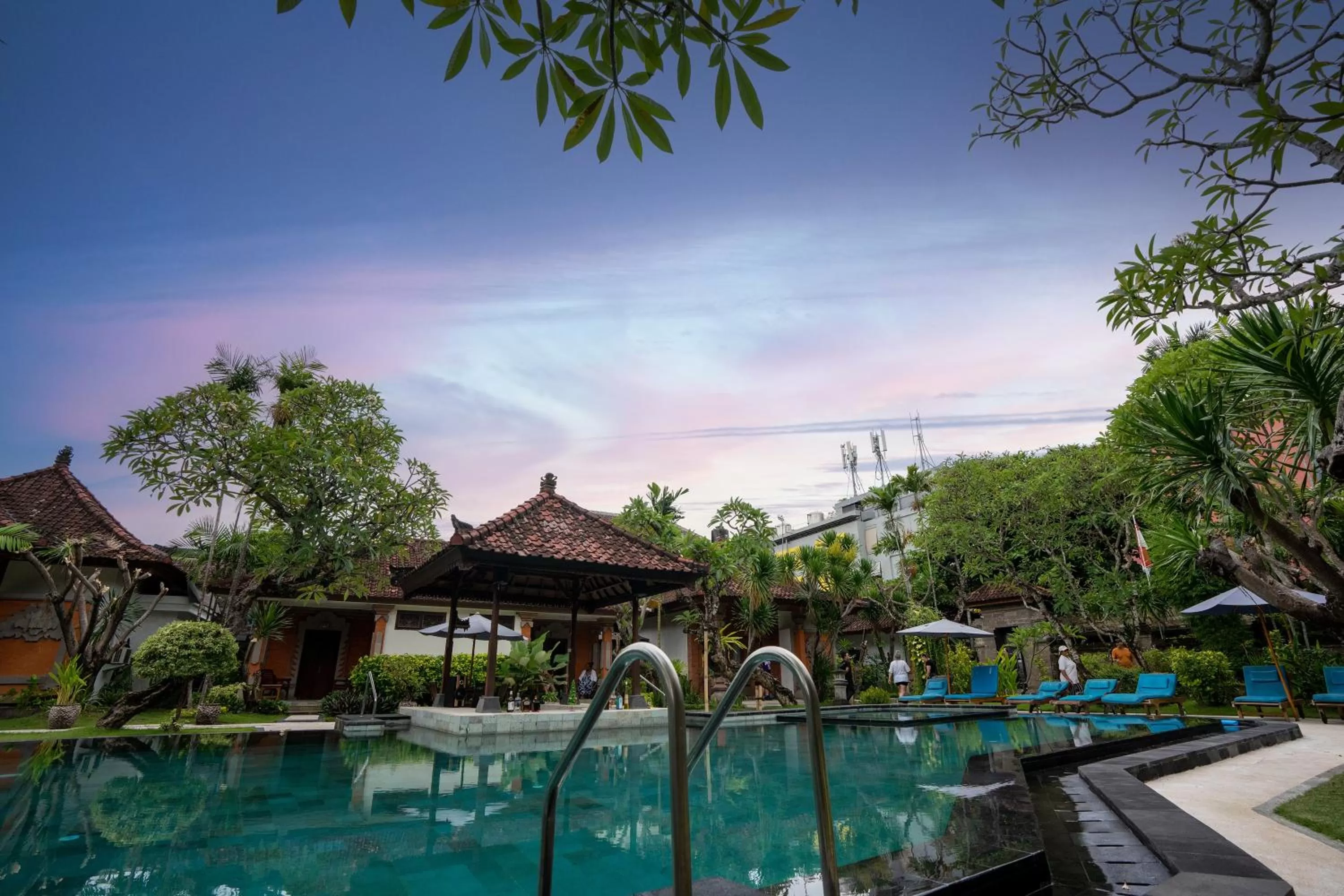 Swimming pool in Hotel Sinar Bali Legian