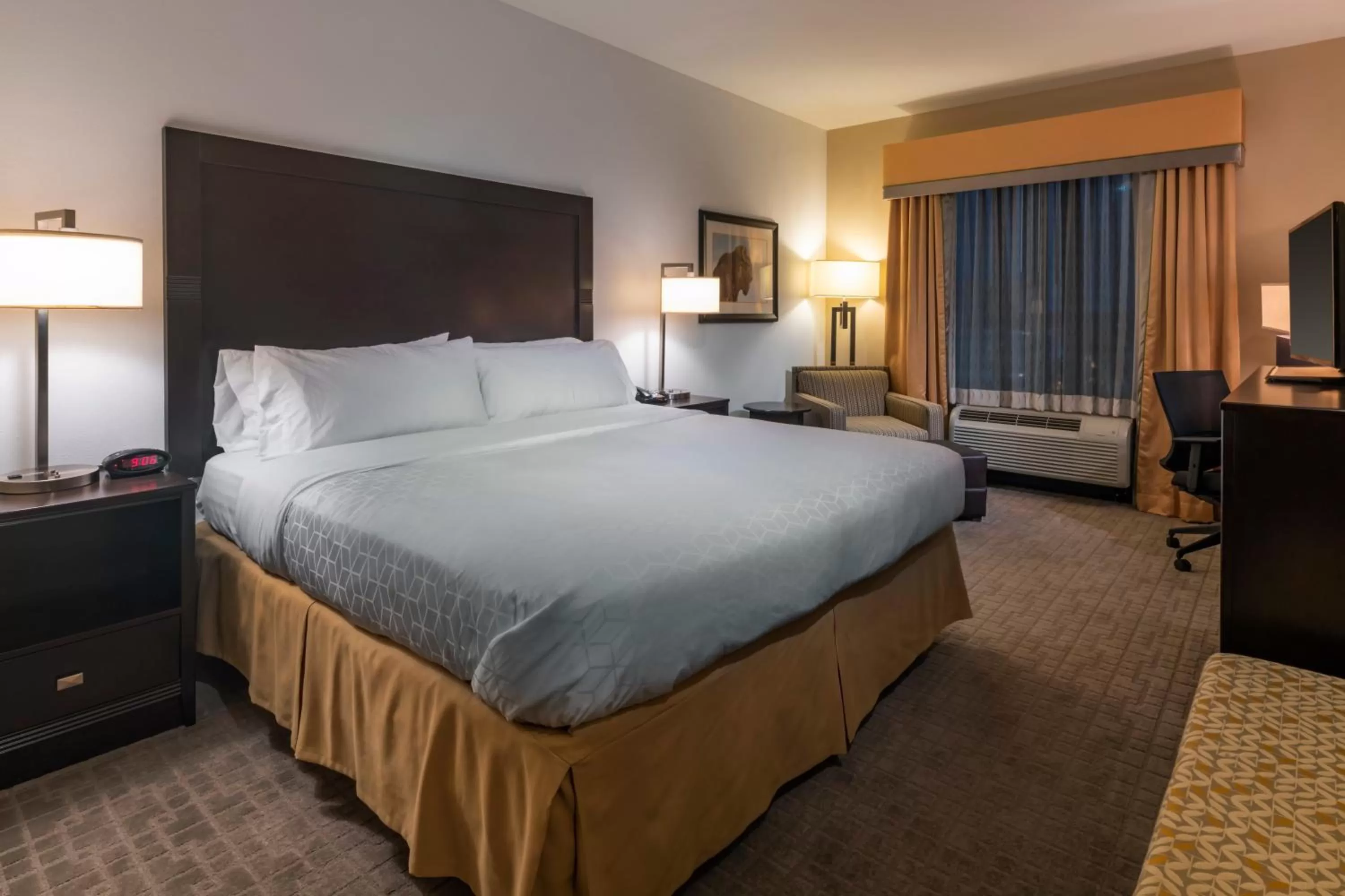 Photo of the whole room, Bed in Holiday Inn Express Hays by IHG