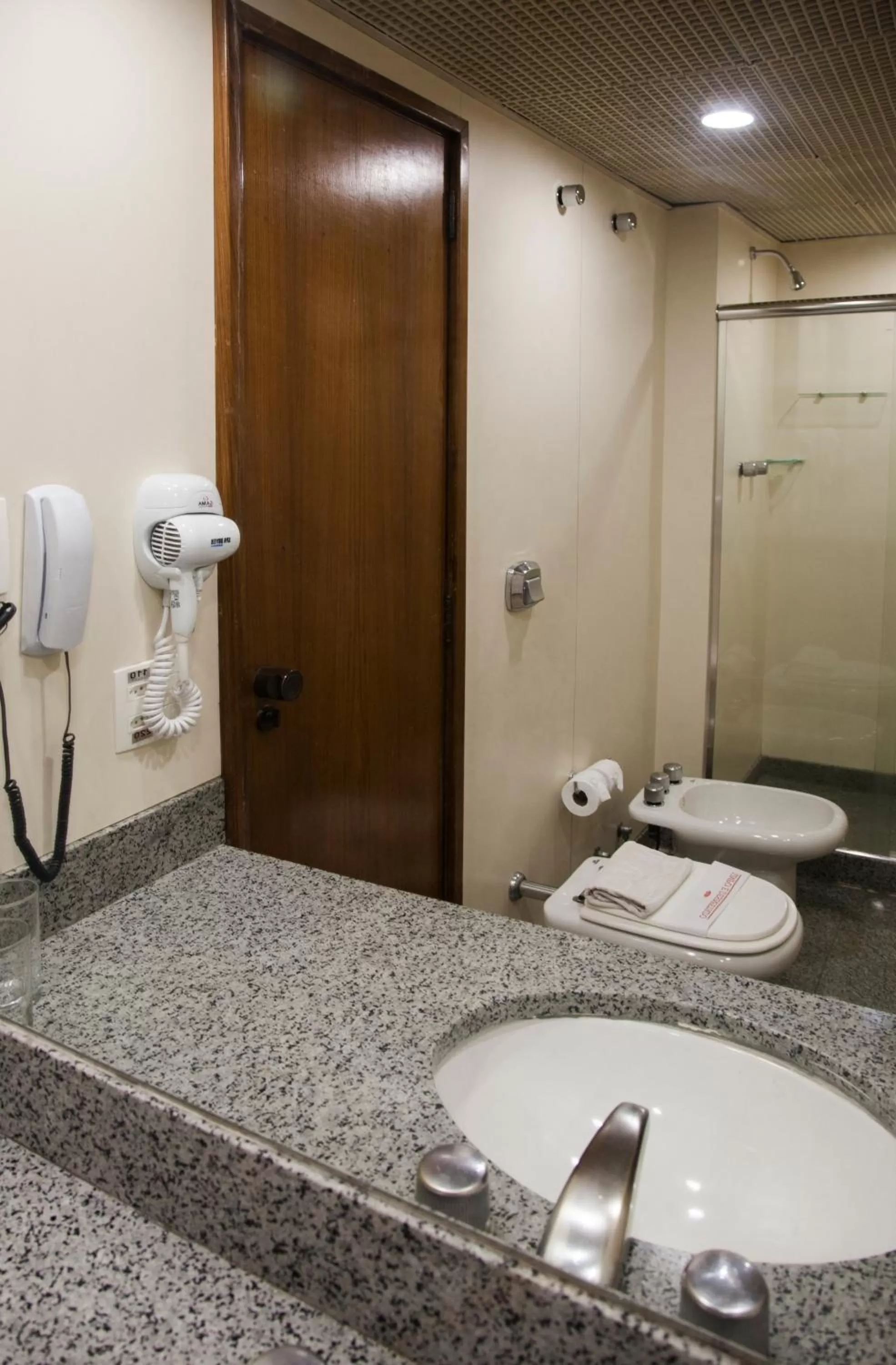 Bathroom in Mirador Rio Copacabana Hotel
