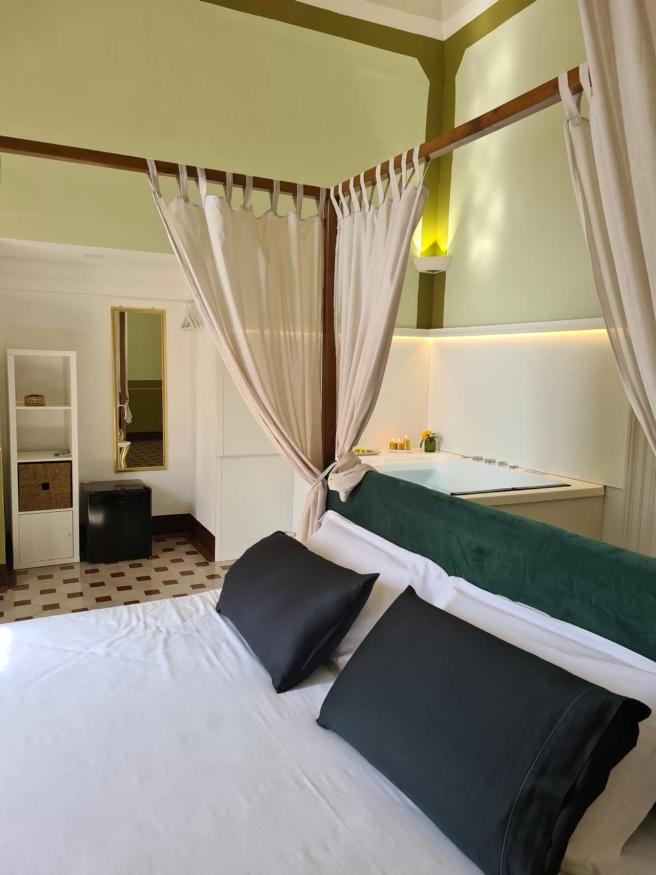 Bed in Toscano Palace Luxury Rooms Catania