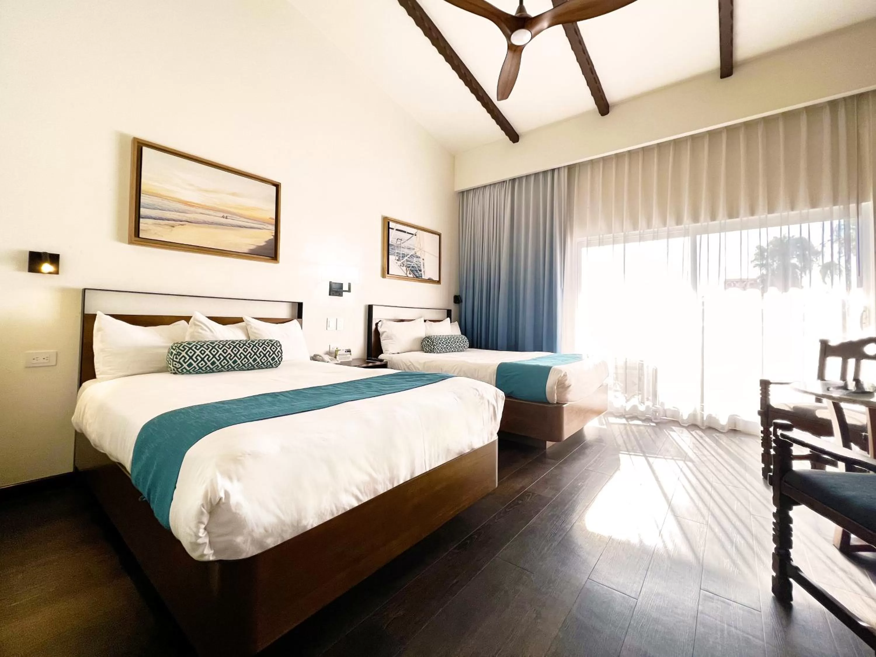 Photo of the whole room, Bed in San Nicolas Hotel Casino