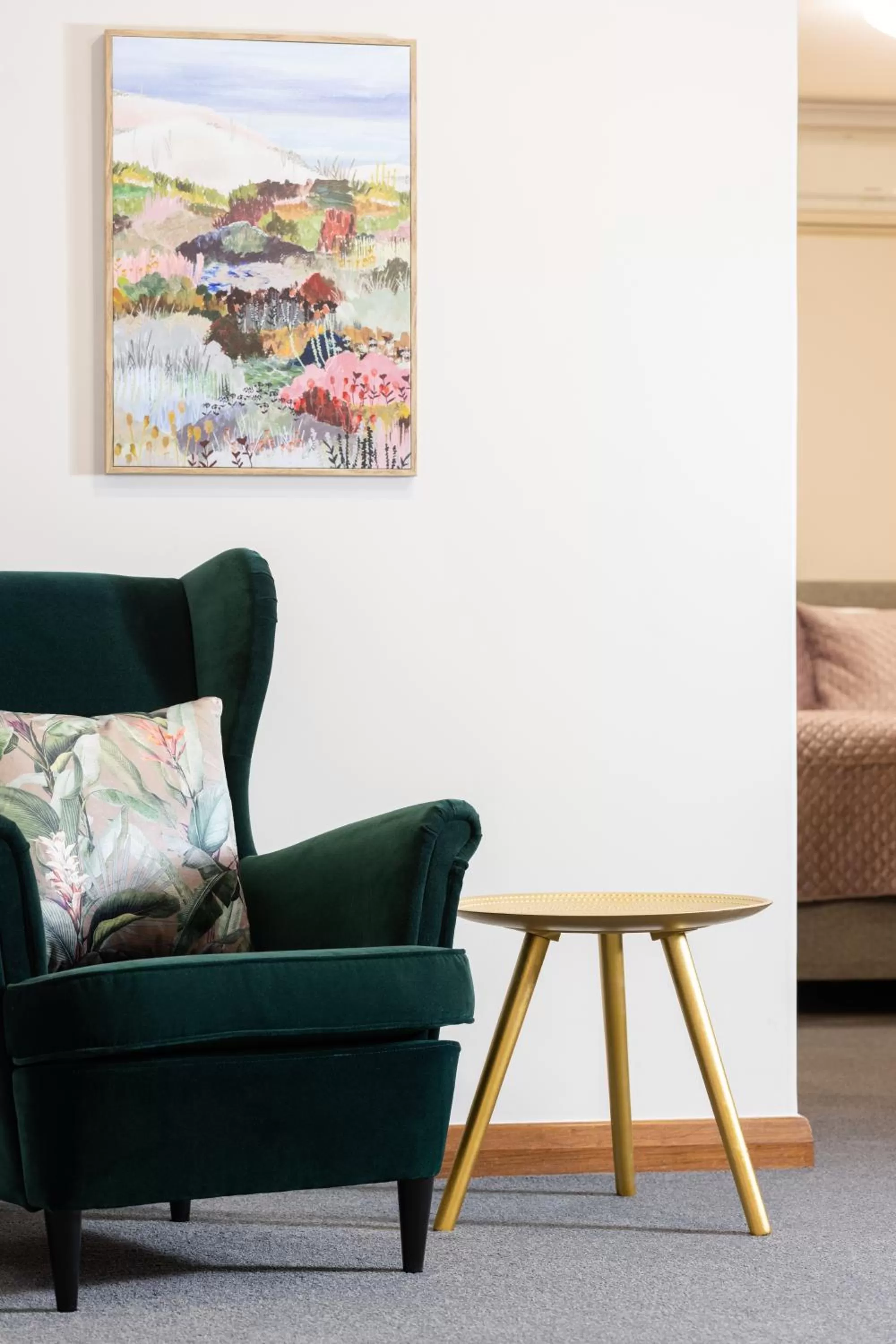 Seating area in Adelaide Inn