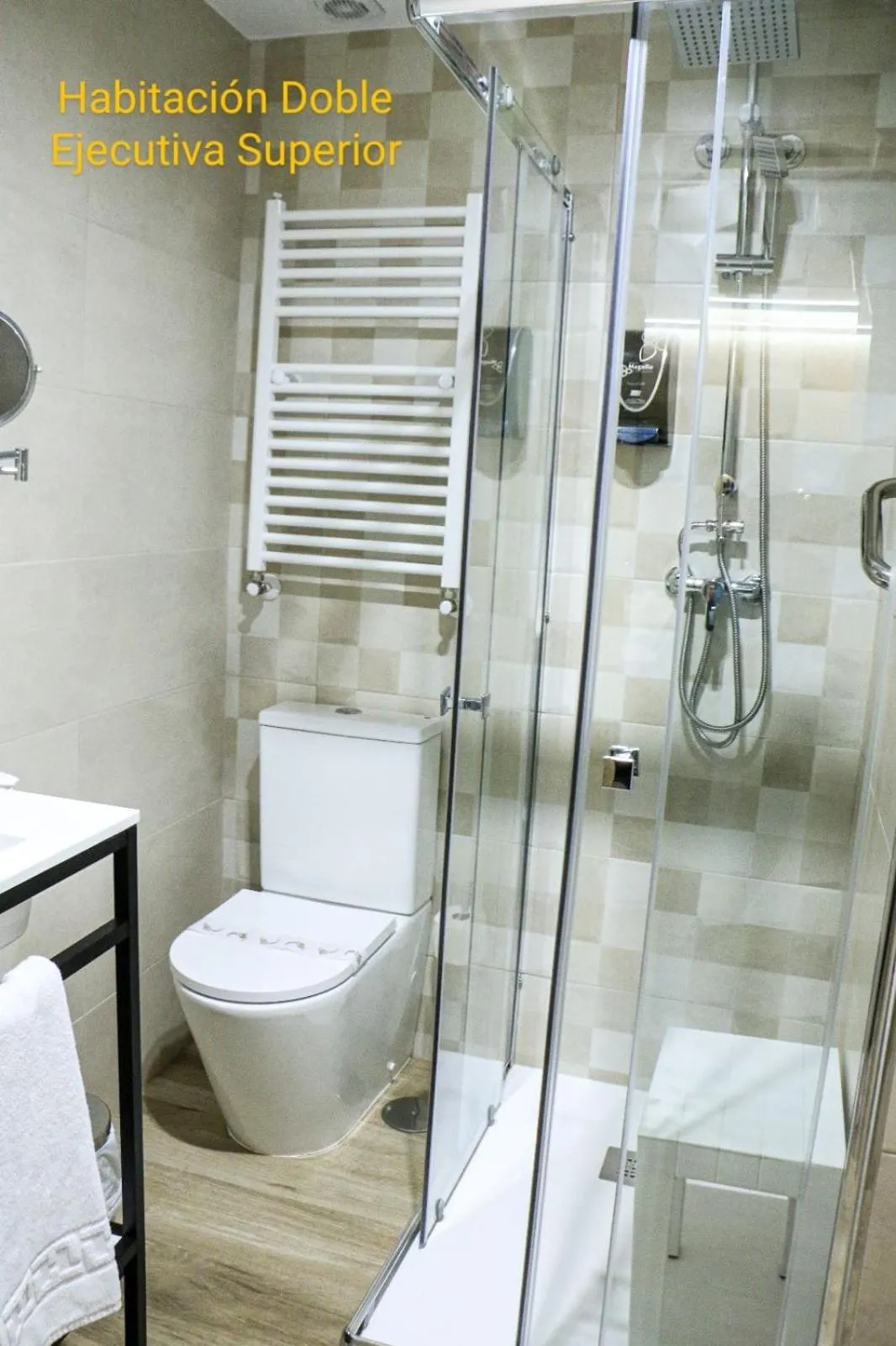 Shower in Hotel Venta Magullo