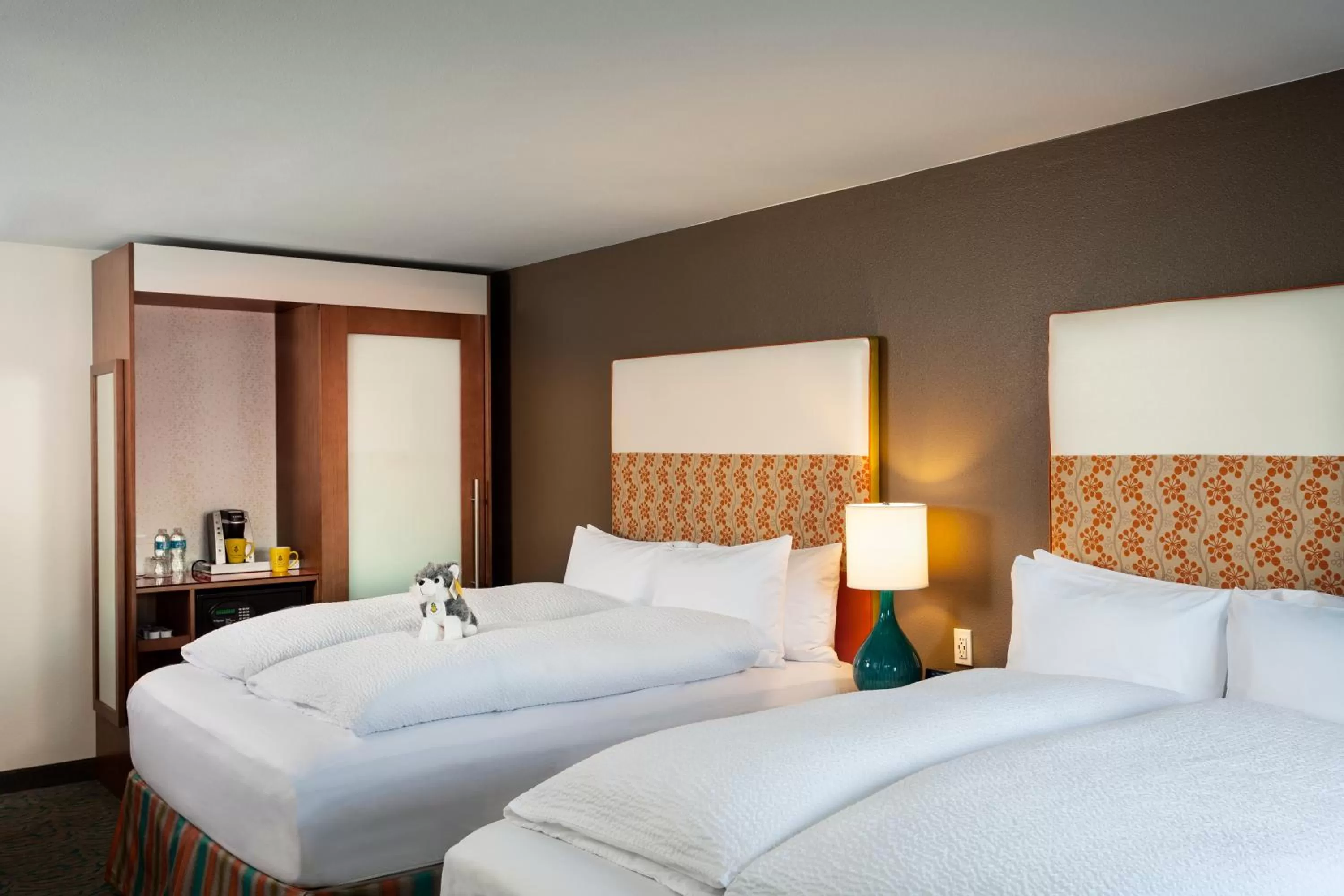 Bedroom, Bed in Staypineapple, University Inn, University District Seattle