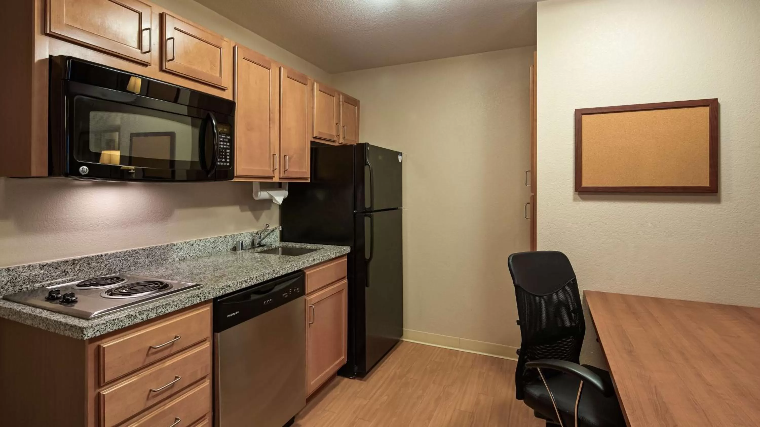 Kitchen or kitchenette in Best Western Plus Wausau-Rothschild Hotel