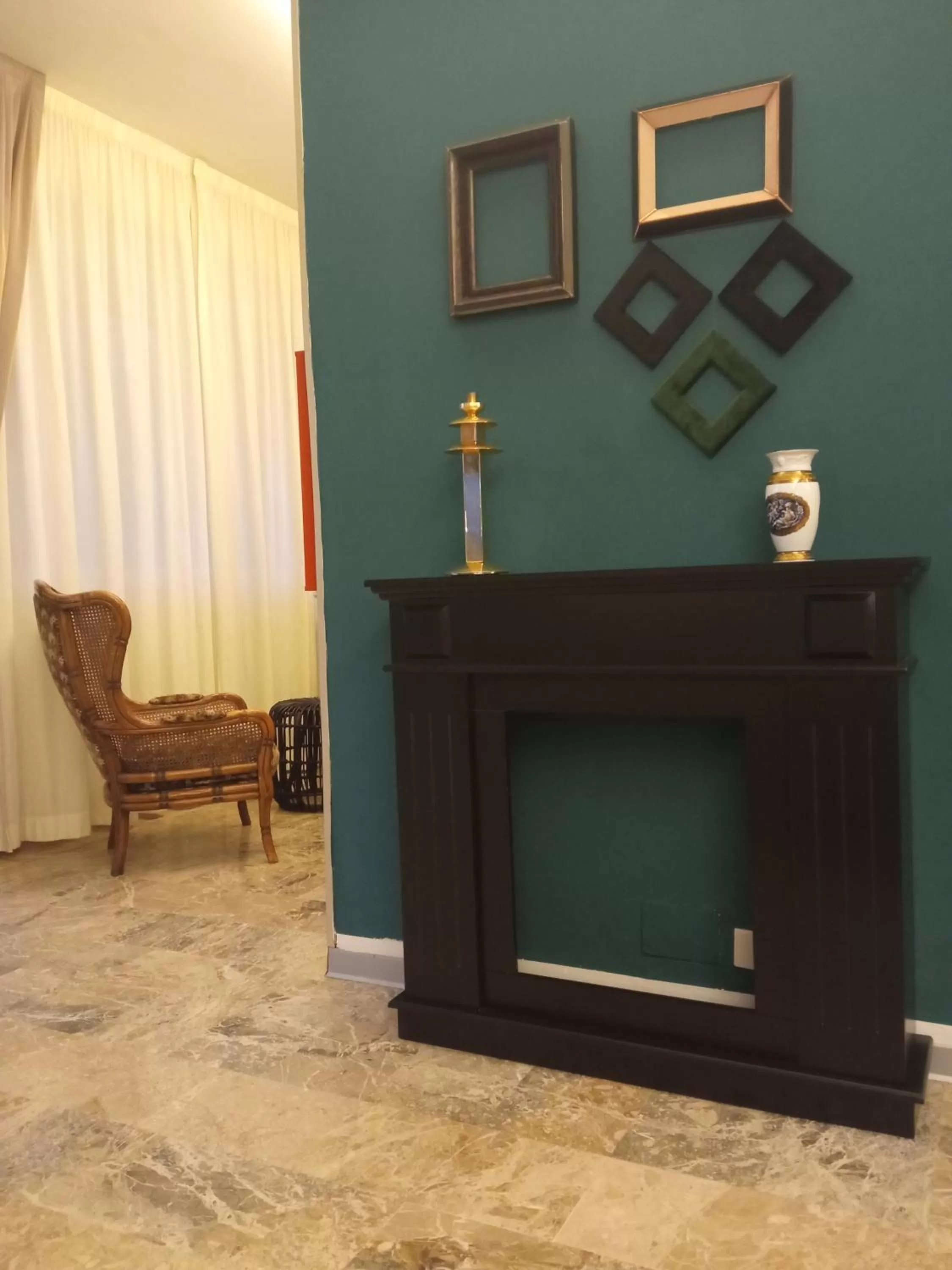 Living room, Lobby/Reception in Base Hotel Helios Colazione disponibile fino alle 12