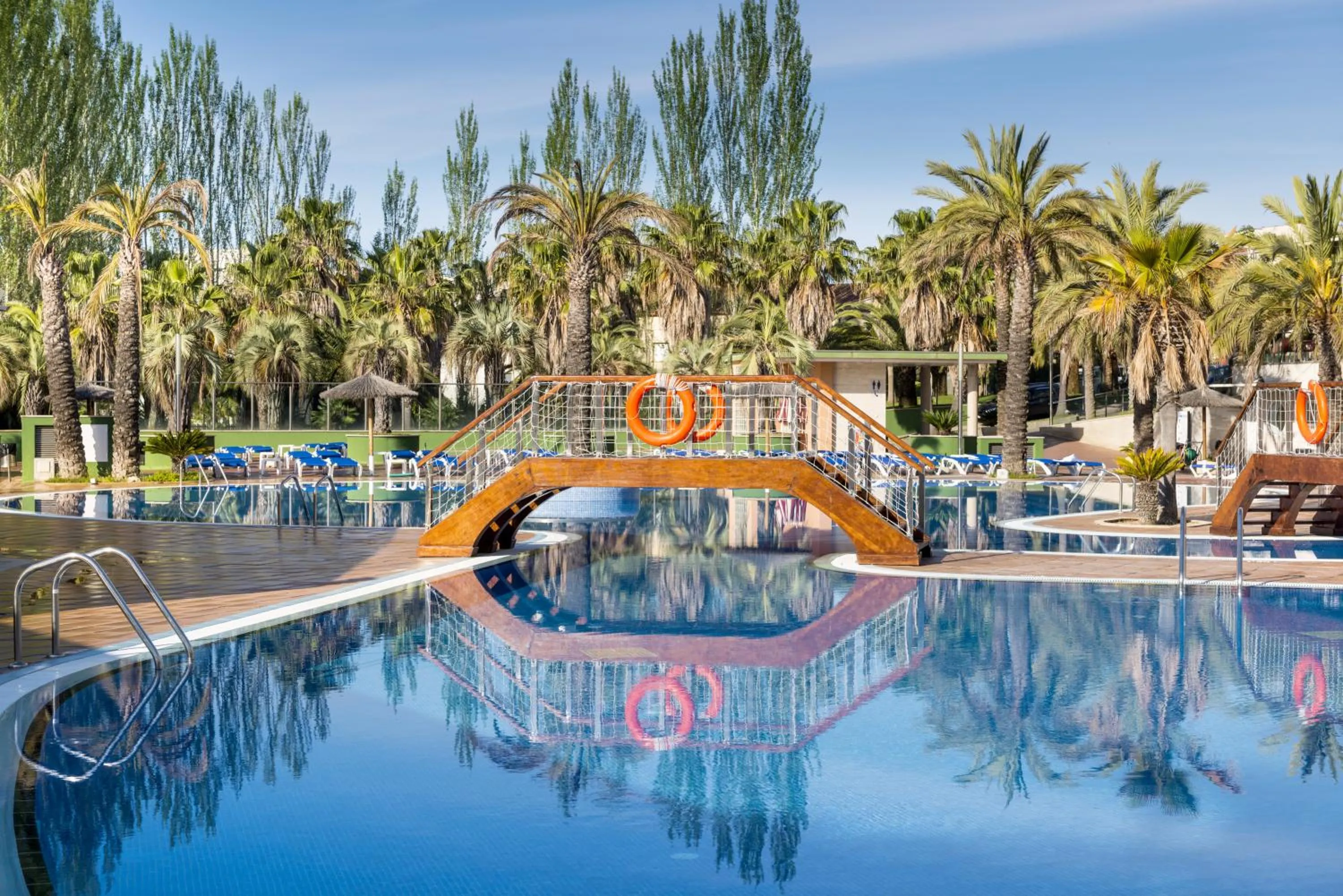 Swimming pool in Costa Encantada Resort & Suites