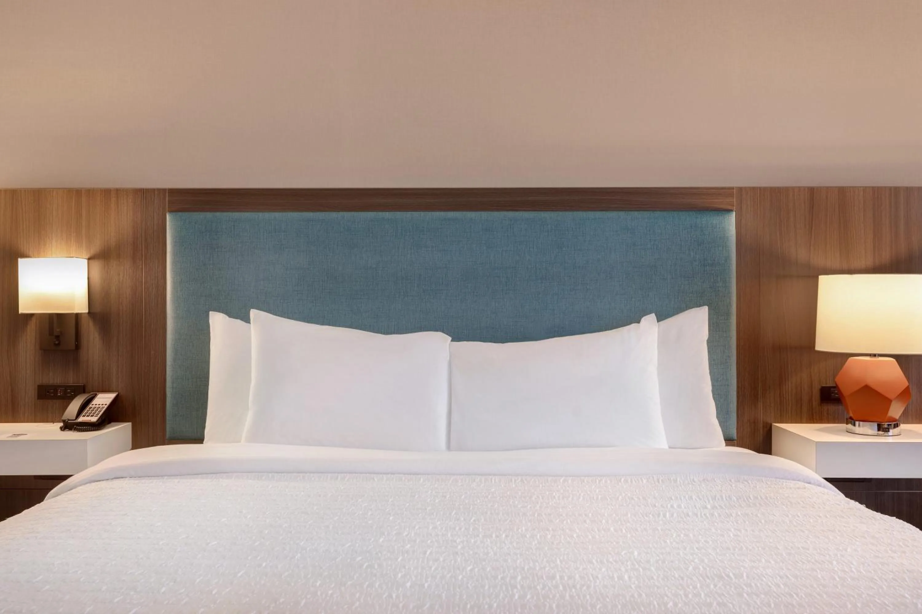 Bed in Hampton Inn Chicago Orland Park