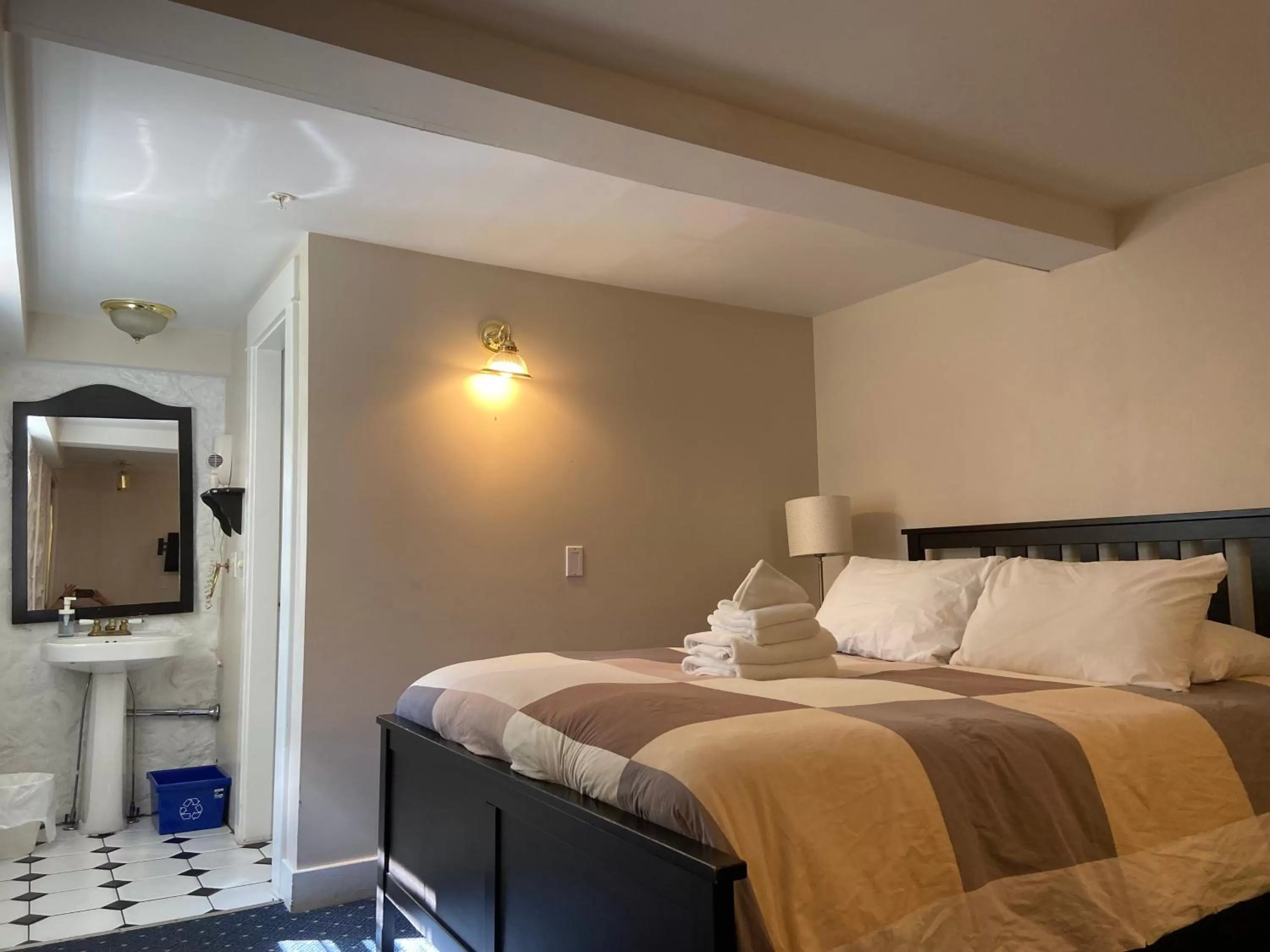 Bed in Windsor Guest House