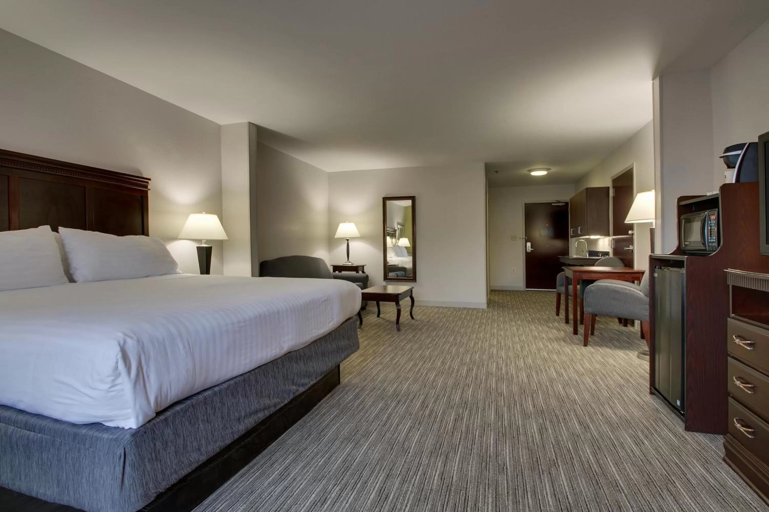 Bedroom, Bed in Holiday Inn Express Hotel & Suites Middleboro Raynham by IHG