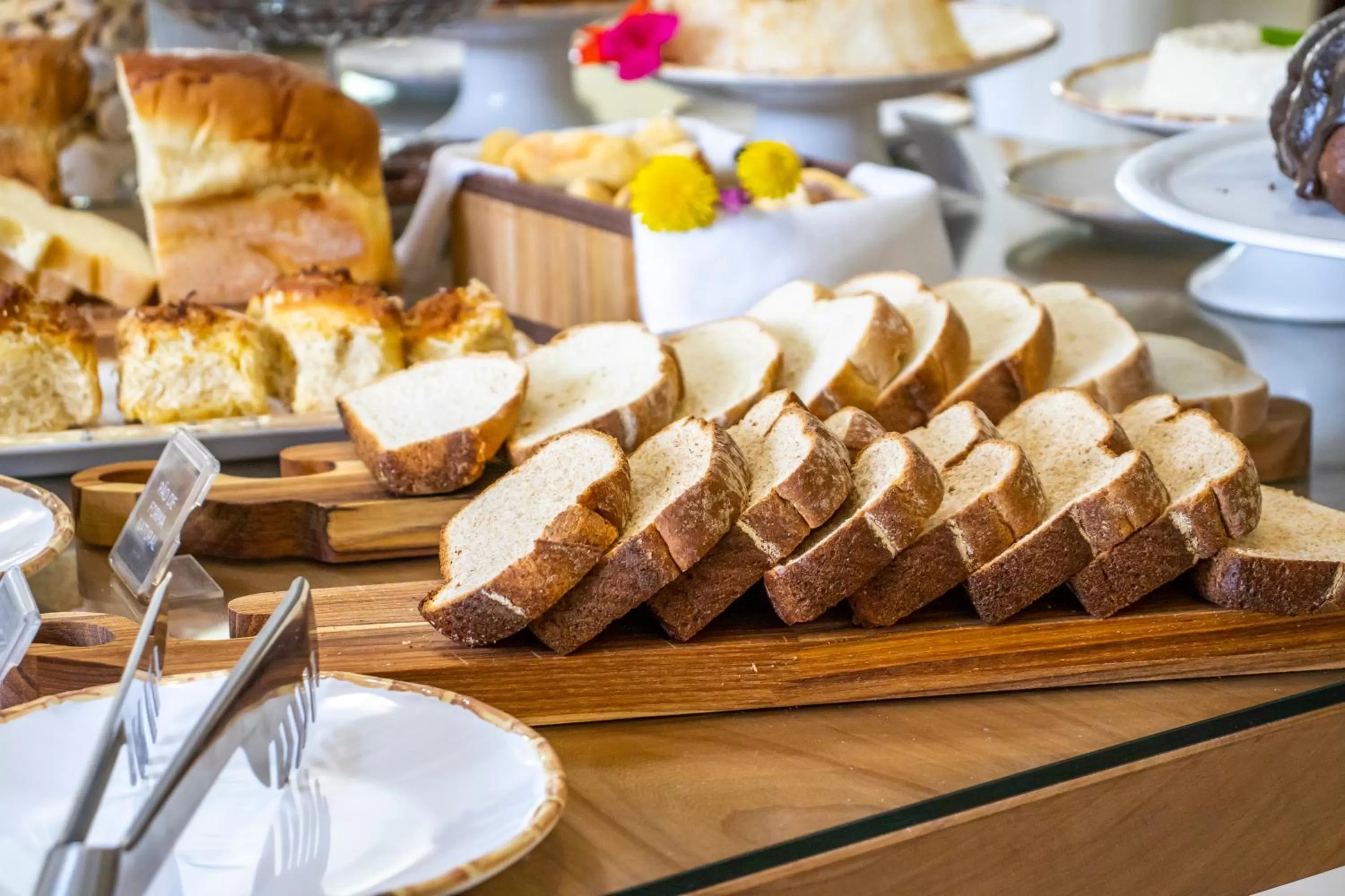 Restaurant/places to eat in Green Village Hotel