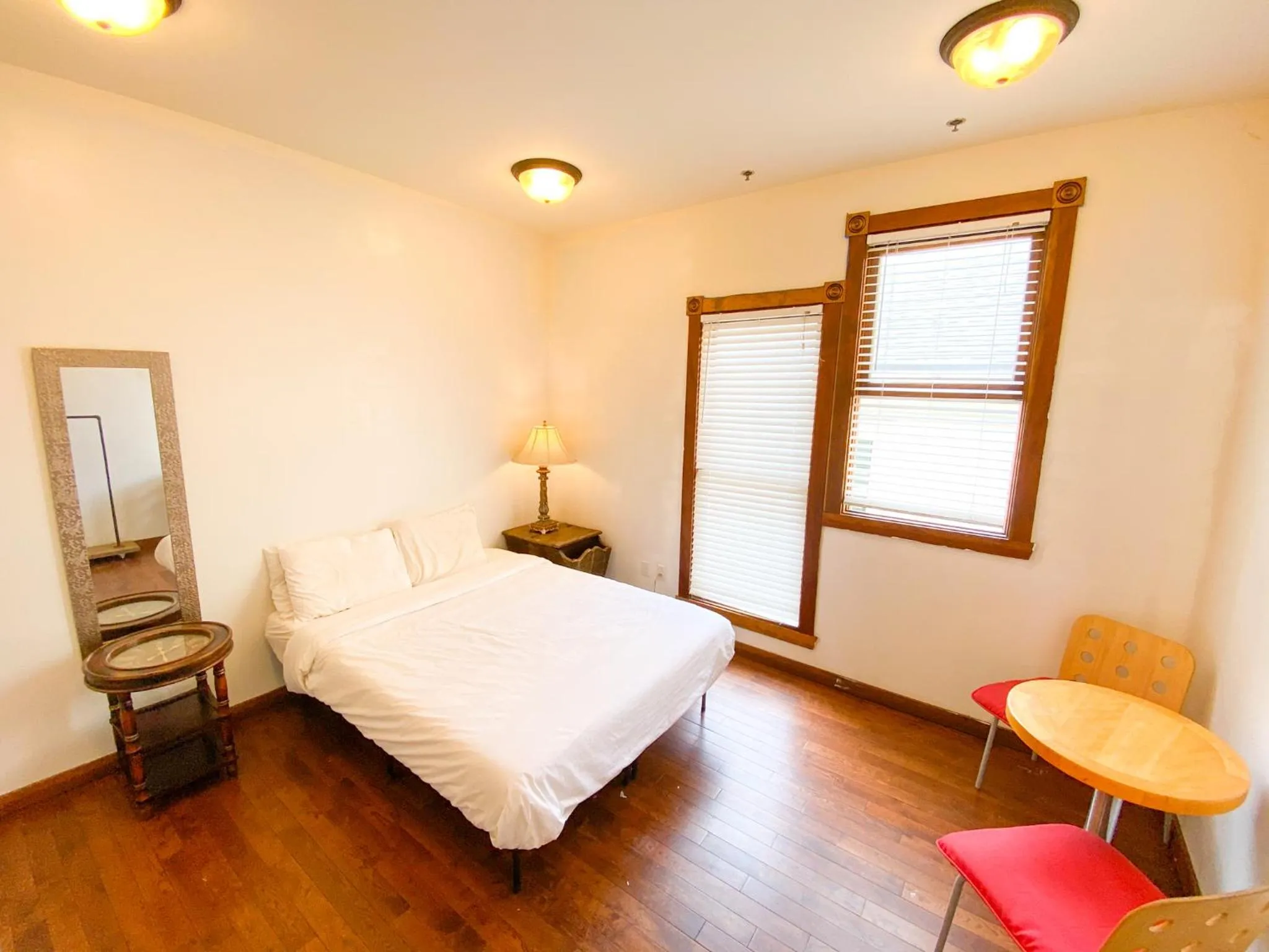 Queen Room with Shared Bathroom in International Travelers House Adventure Hostel