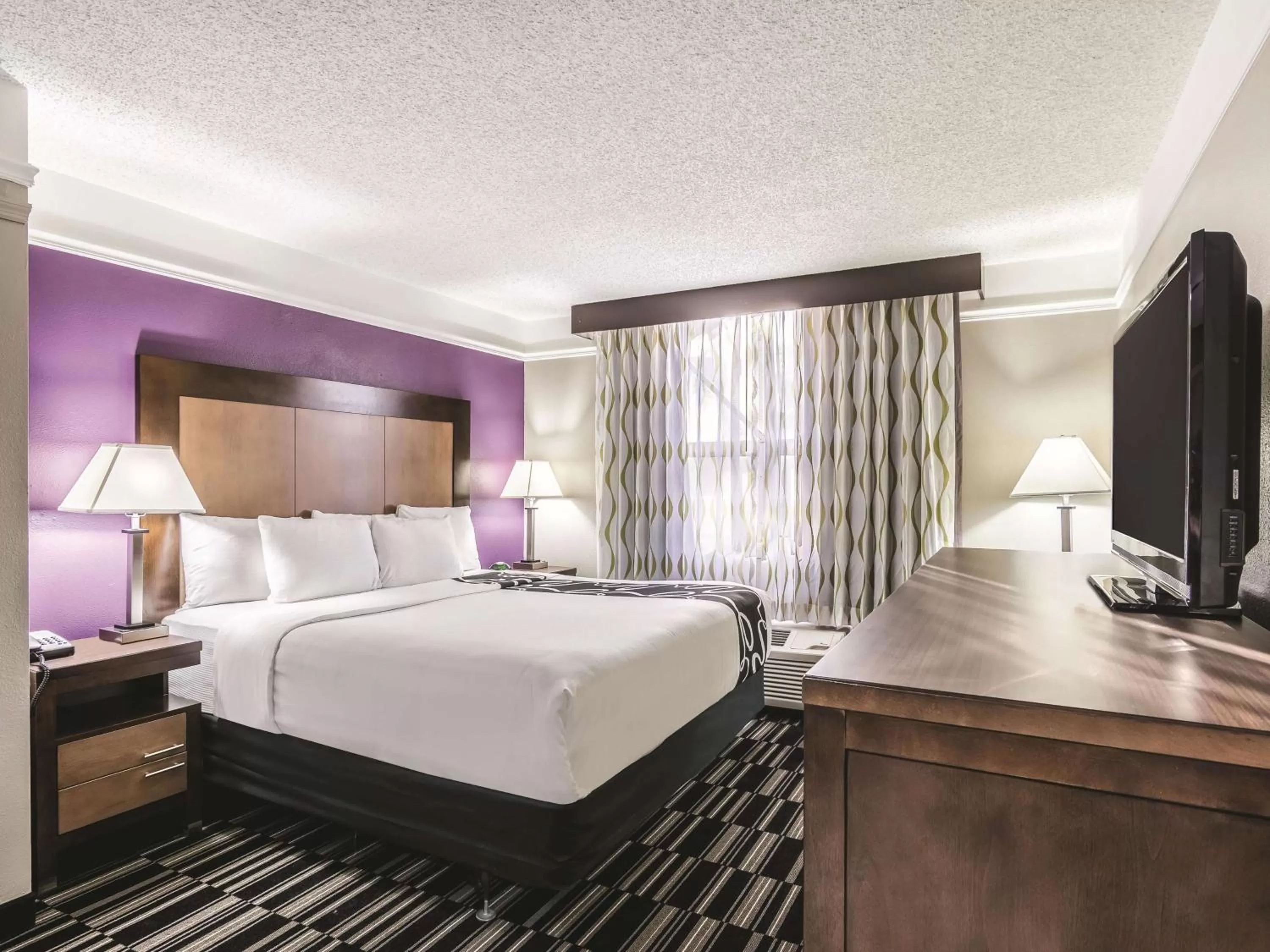 Photo of the whole room, Bed in La Quinta Inn by Wyndham Jupiter