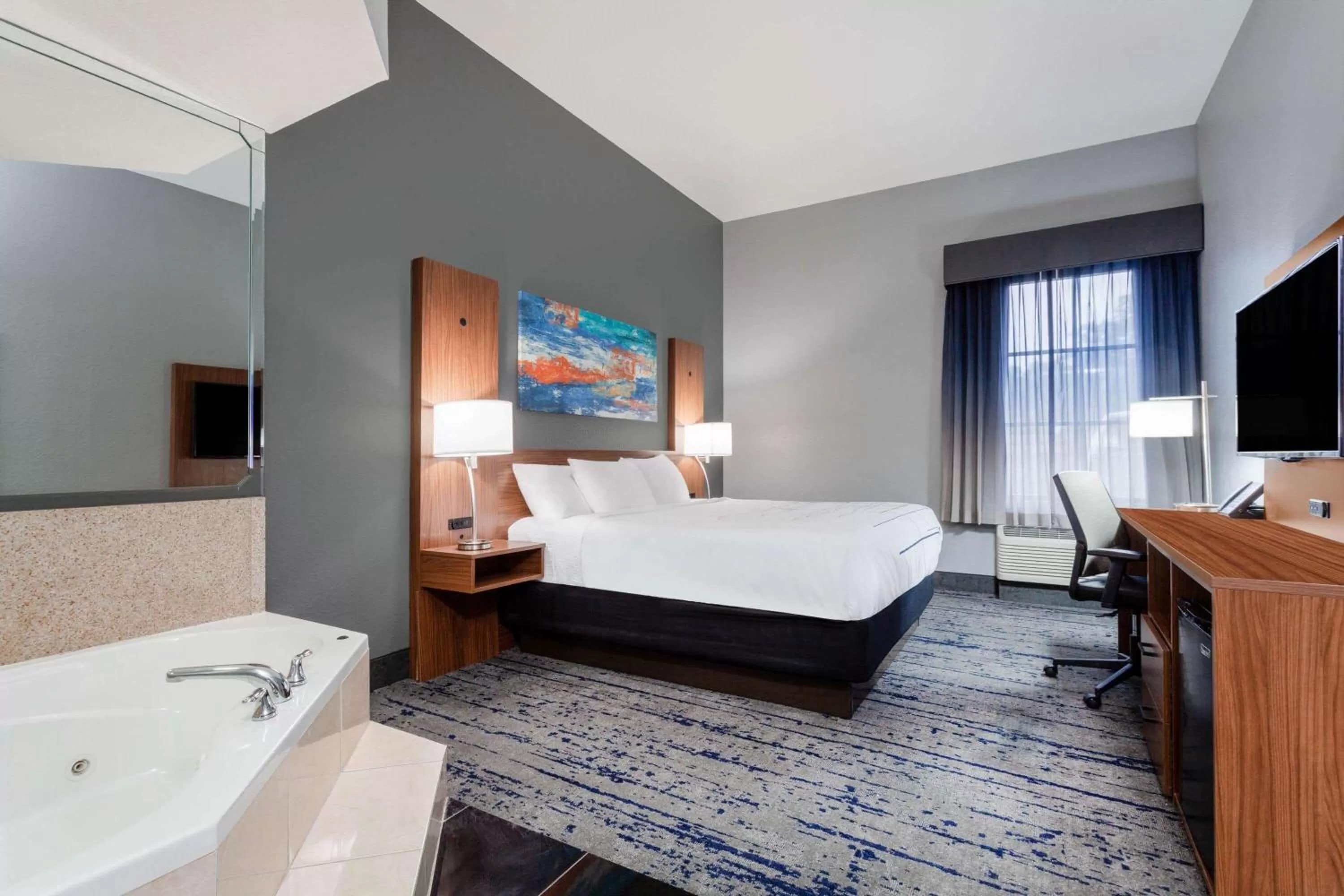 Photo of the whole room, Bed in La Quinta by Wyndham St. Petersburg Northeast *Newly Renovated