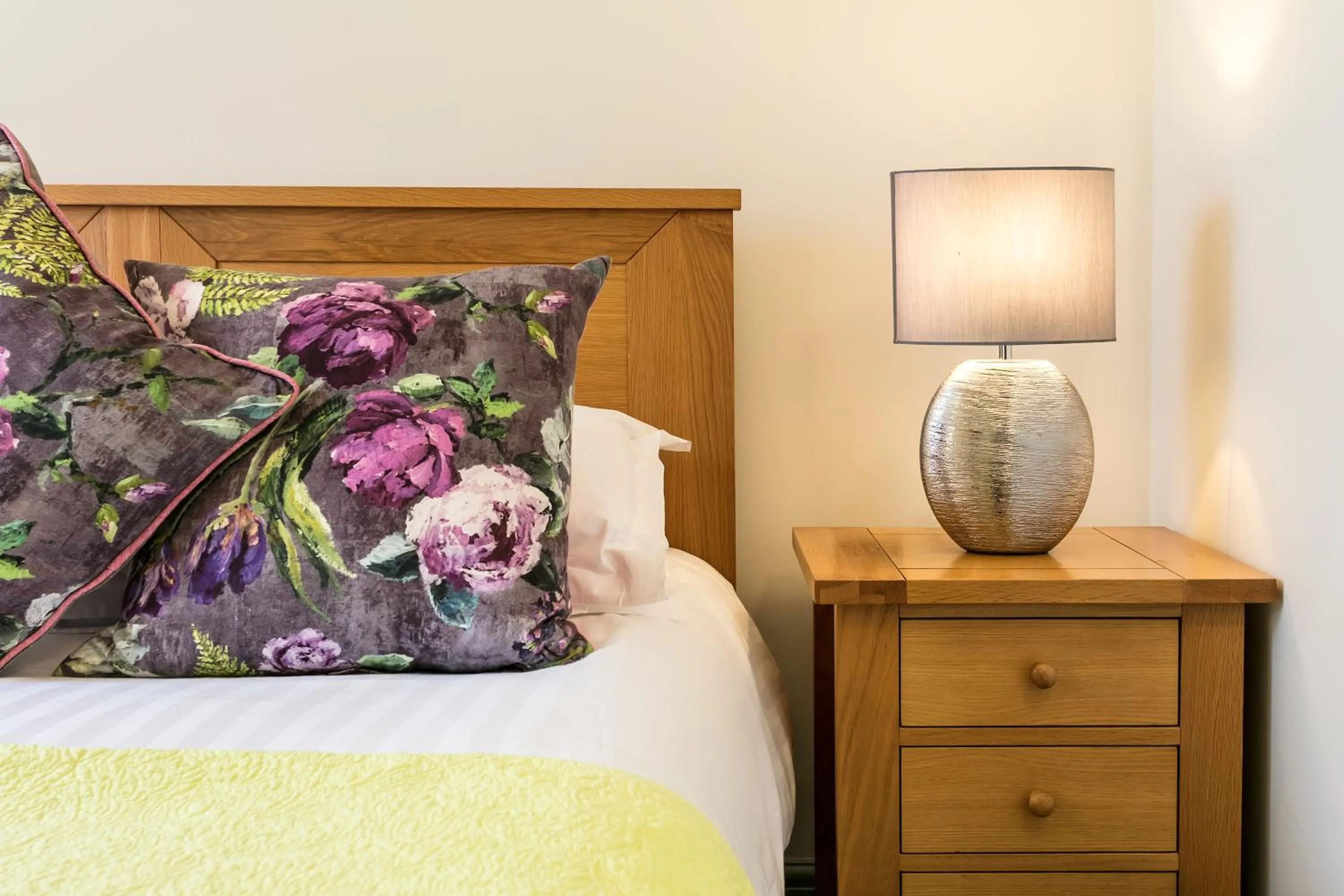 Bedroom, Bed in The Gamekeeper's Inn