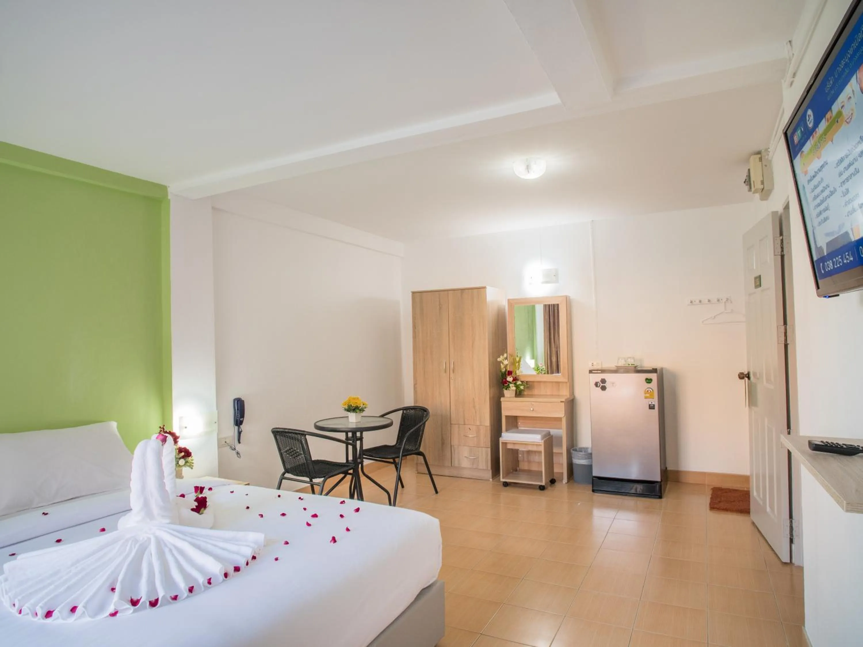 Bathroom, Bed in TJ Guesthouse