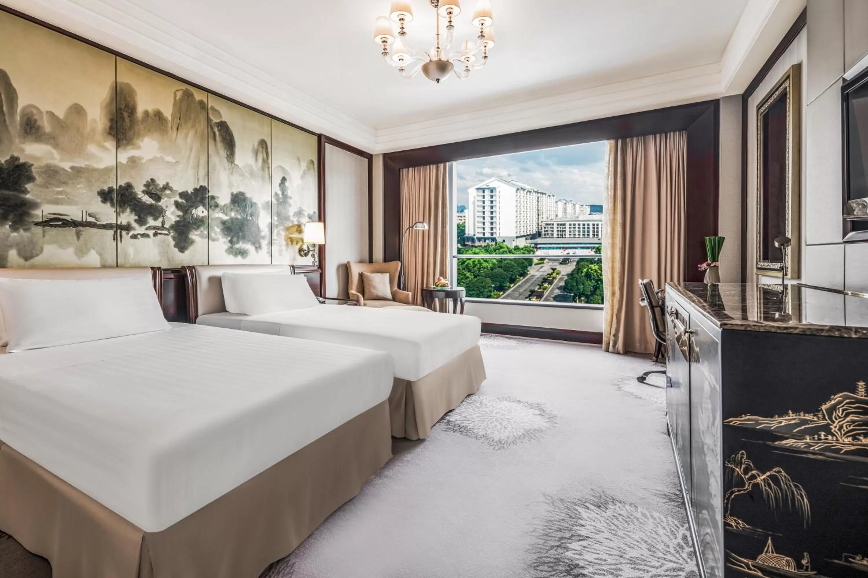 Photo of the whole room, Bed in Shangri-La Guilin