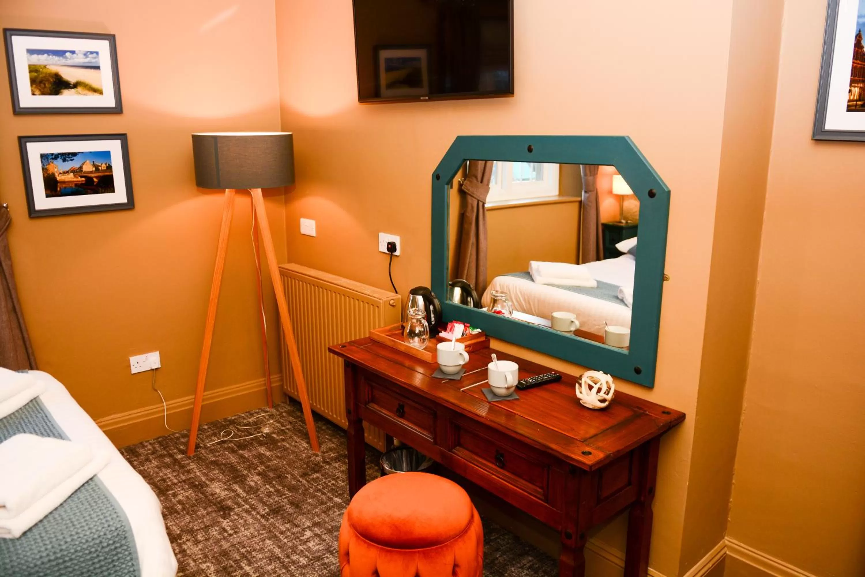 Bedroom, Bathroom in Plough Inn