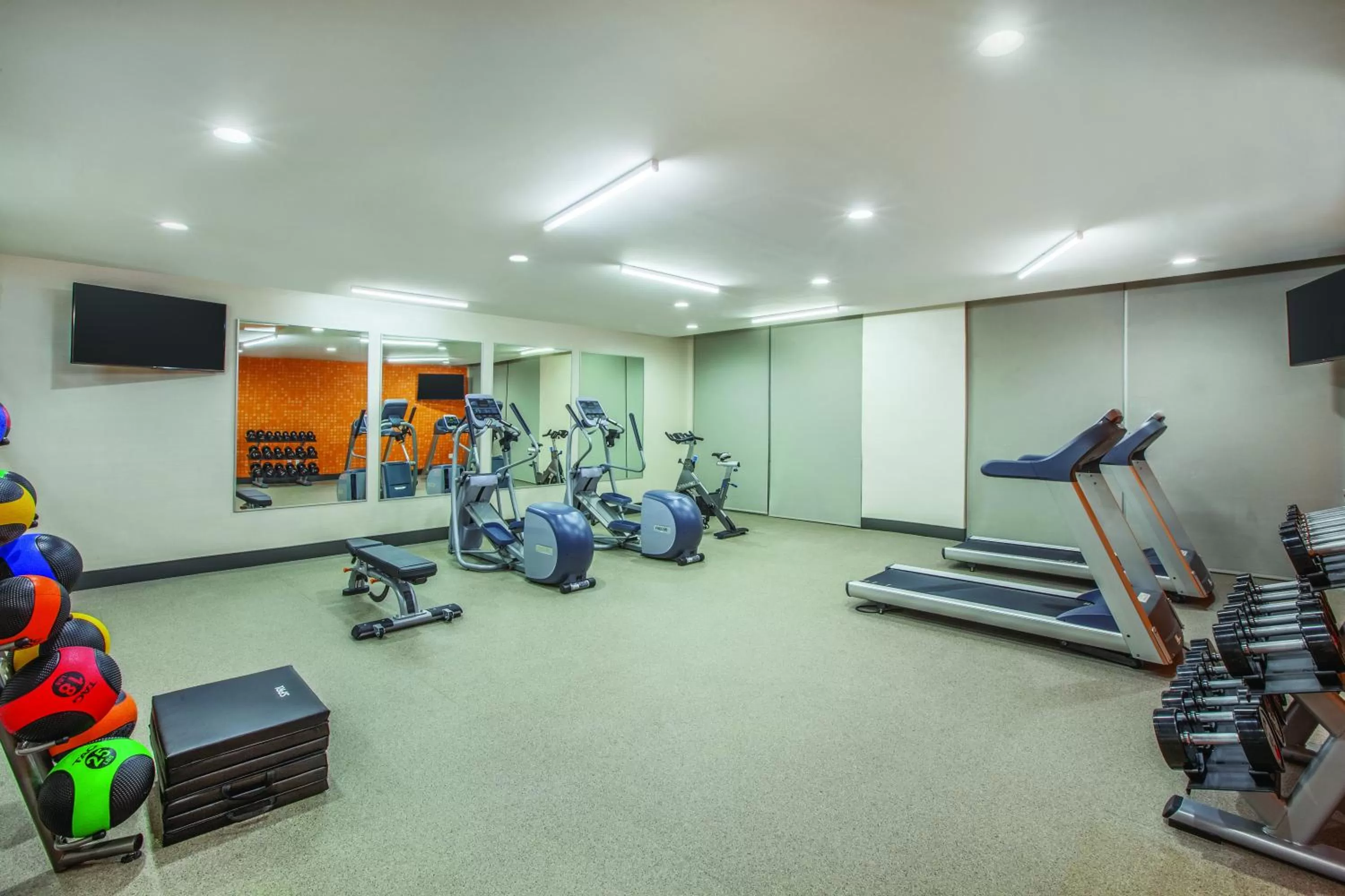 Fitness centre/facilities in La Quinta by Wyndham Dallas Duncanville