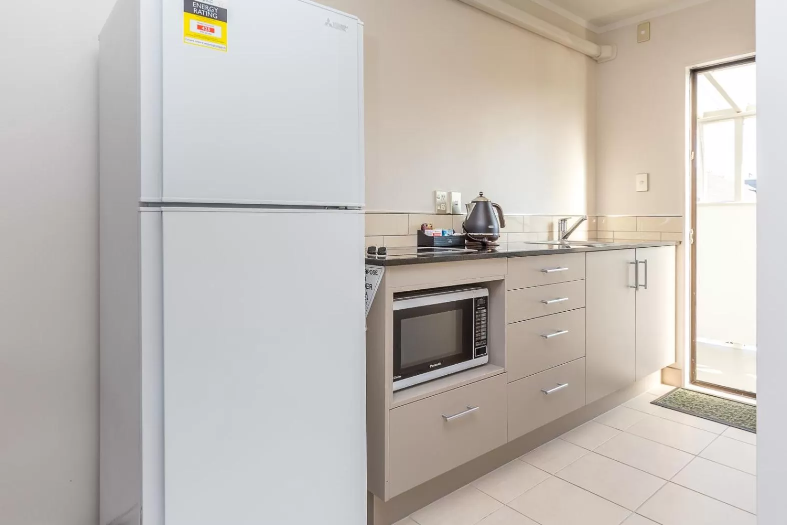 Kitchen or kitchenette in Anzac Court Motel