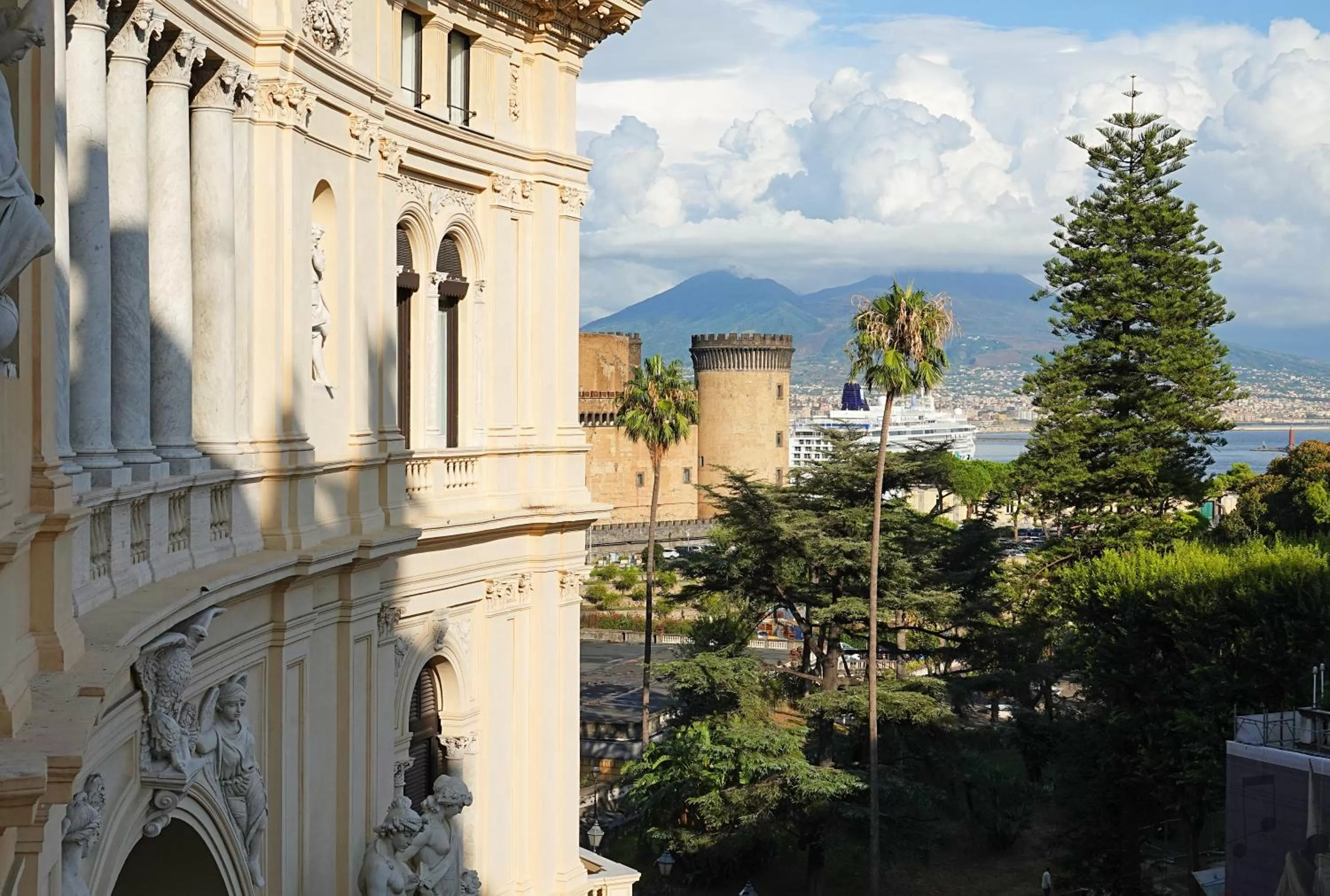 City view in Hotel Art Resort Galleria Umberto