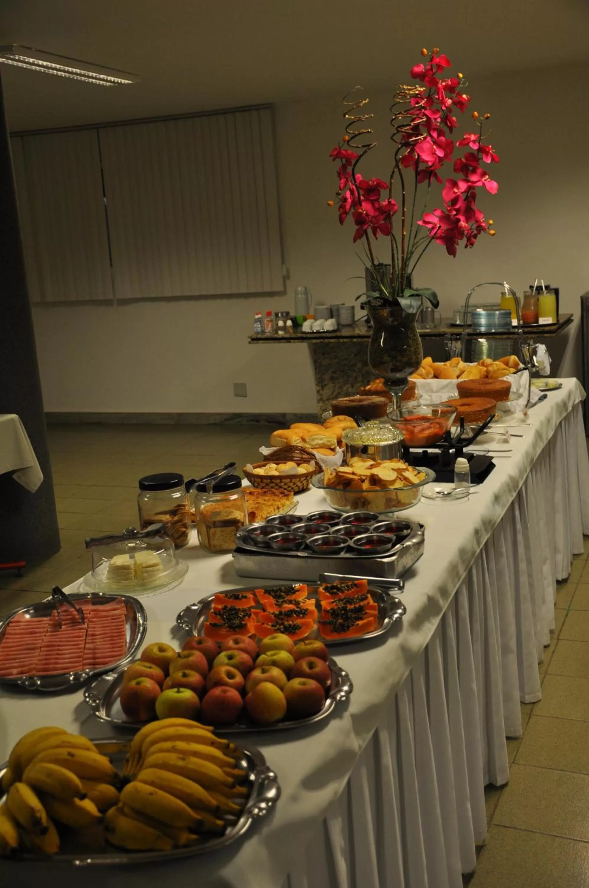 Breakfast, Food in Hotel Regina Muriaé