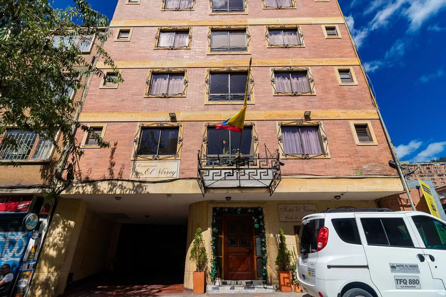 Facade/entrance in Hotel Virrey Central