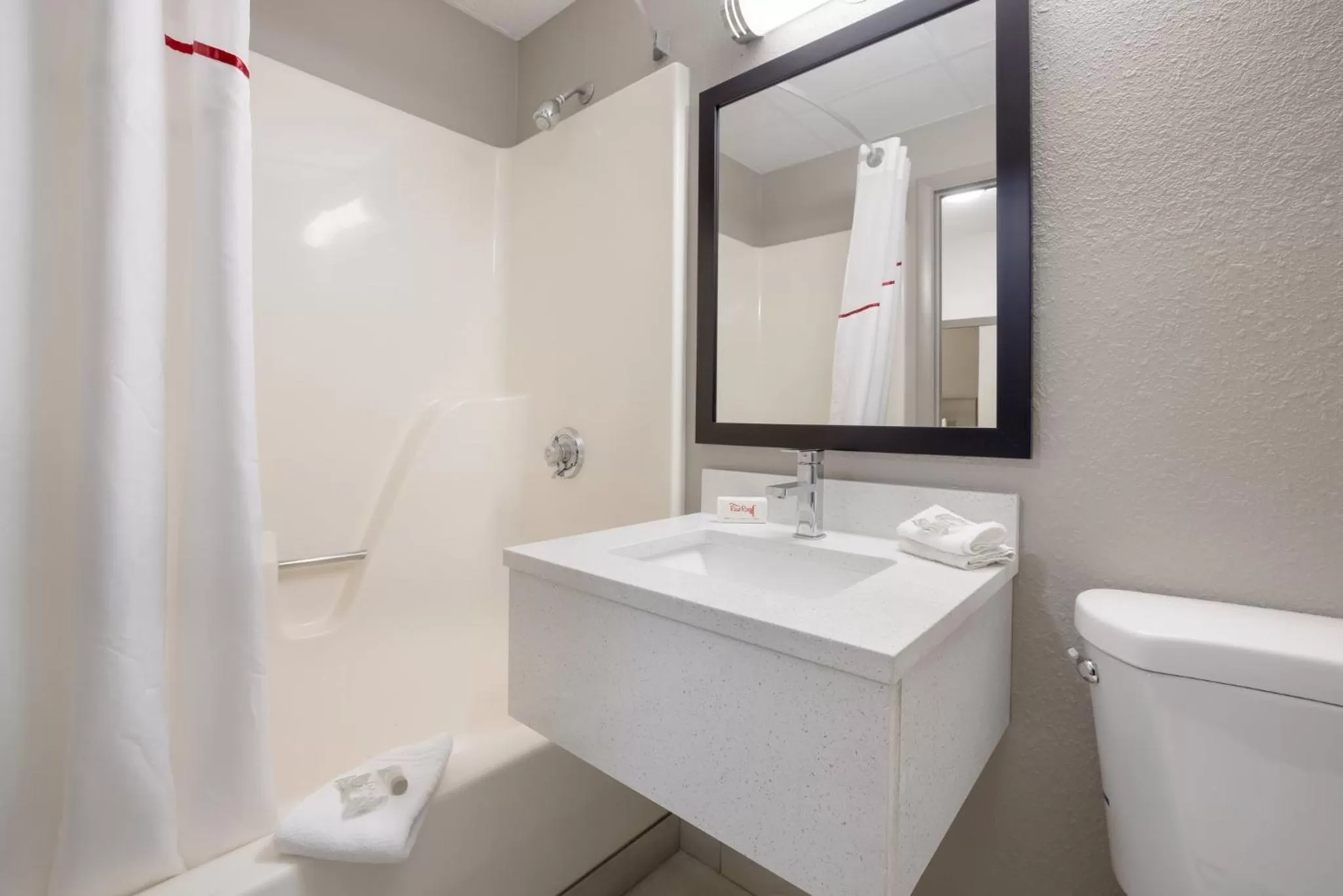 Photo of the whole room in Red Roof Inn Weedsport