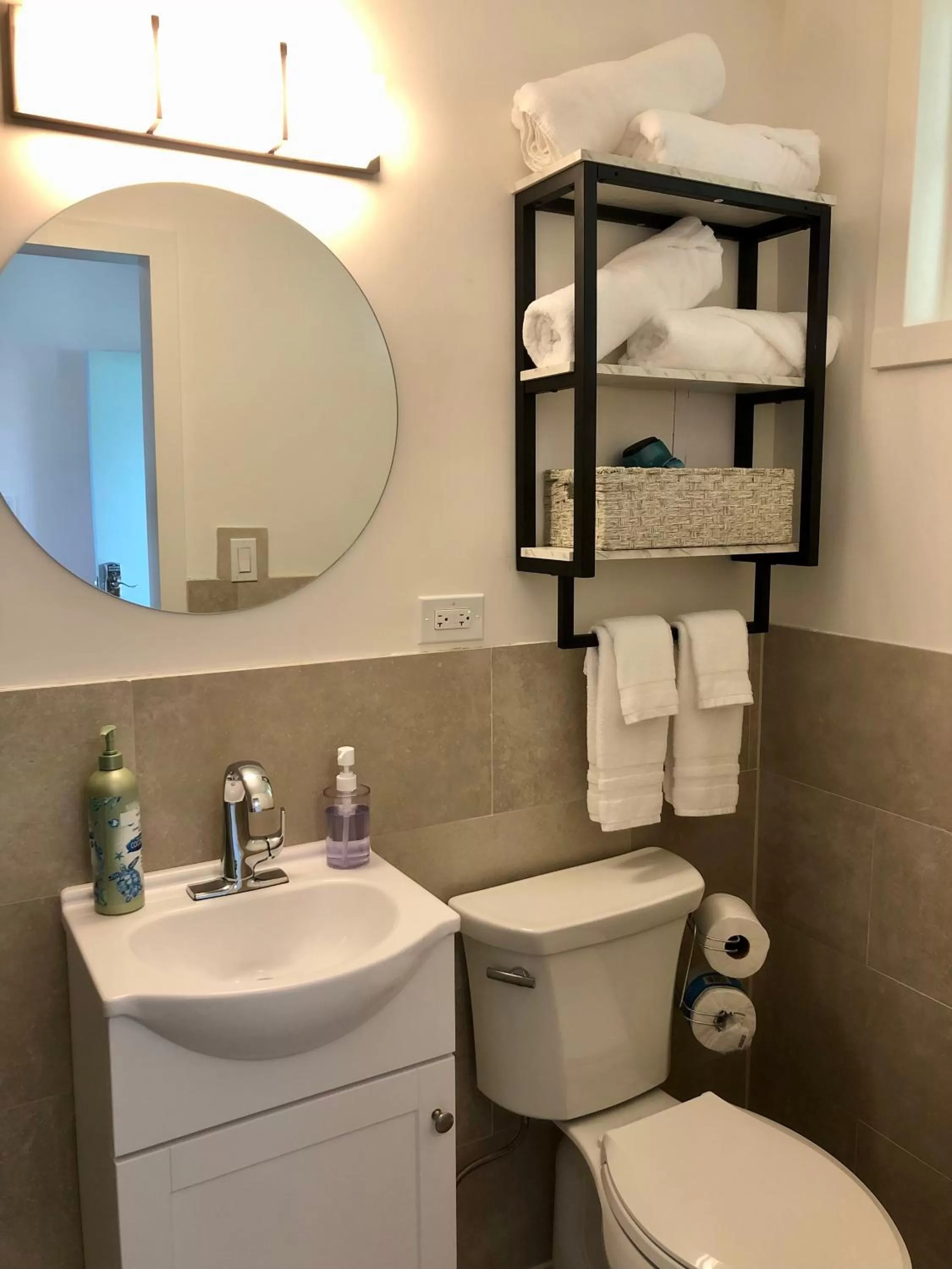 Bathroom in Kona Tiki Hotel - No Resort Fees