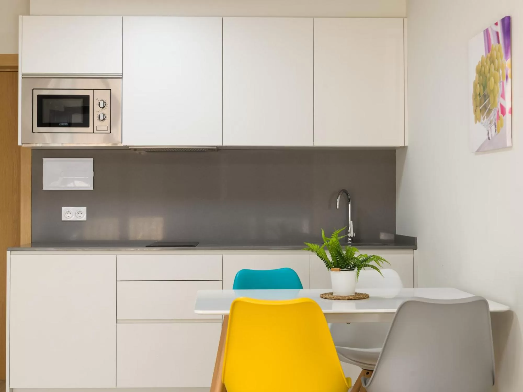 Kitchen or kitchenette in O balcón da ribeira